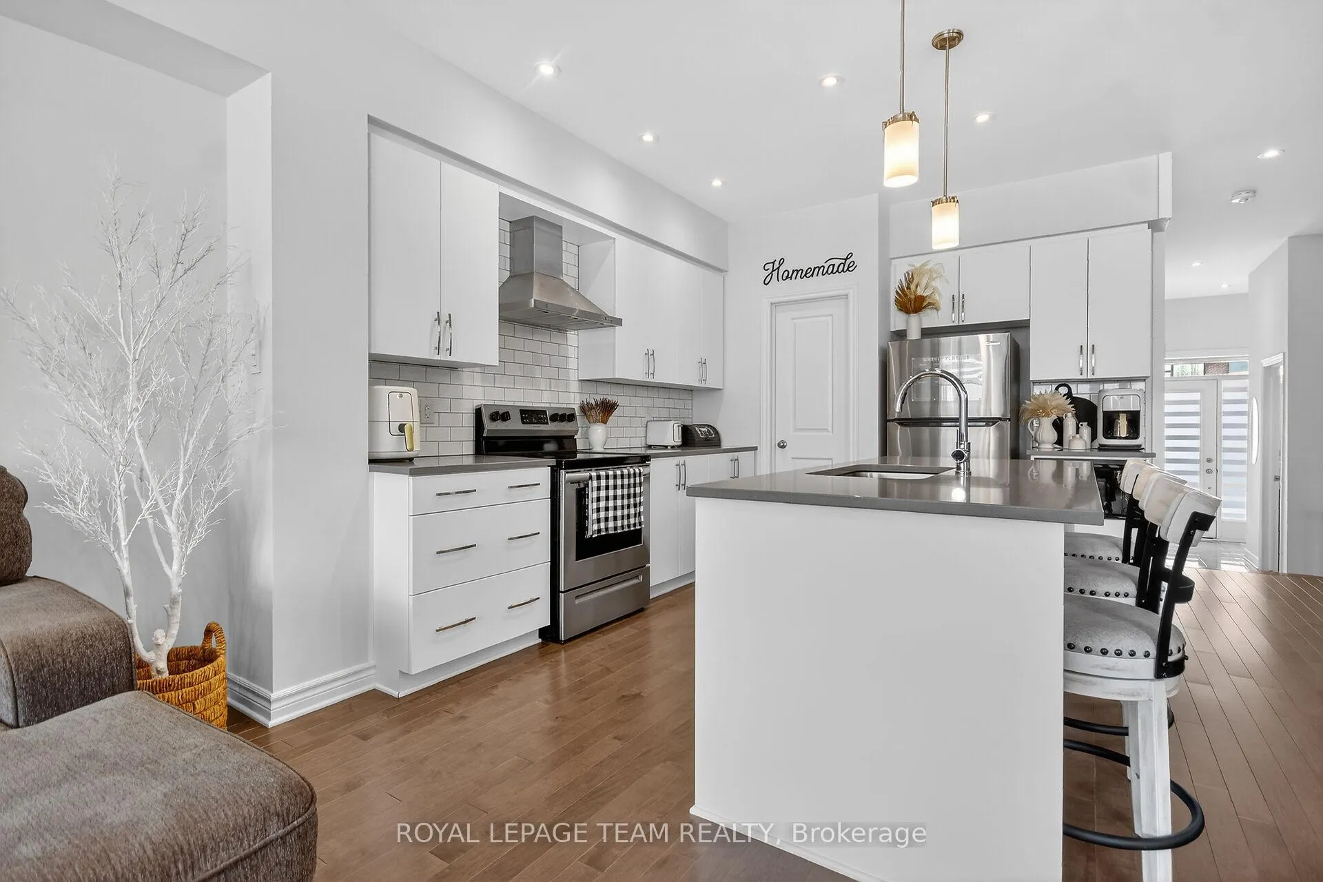 Photo 7 of 545 Borbridge Avenue, Ottawa, Riverside South/Gloucester Glen — HOMEH