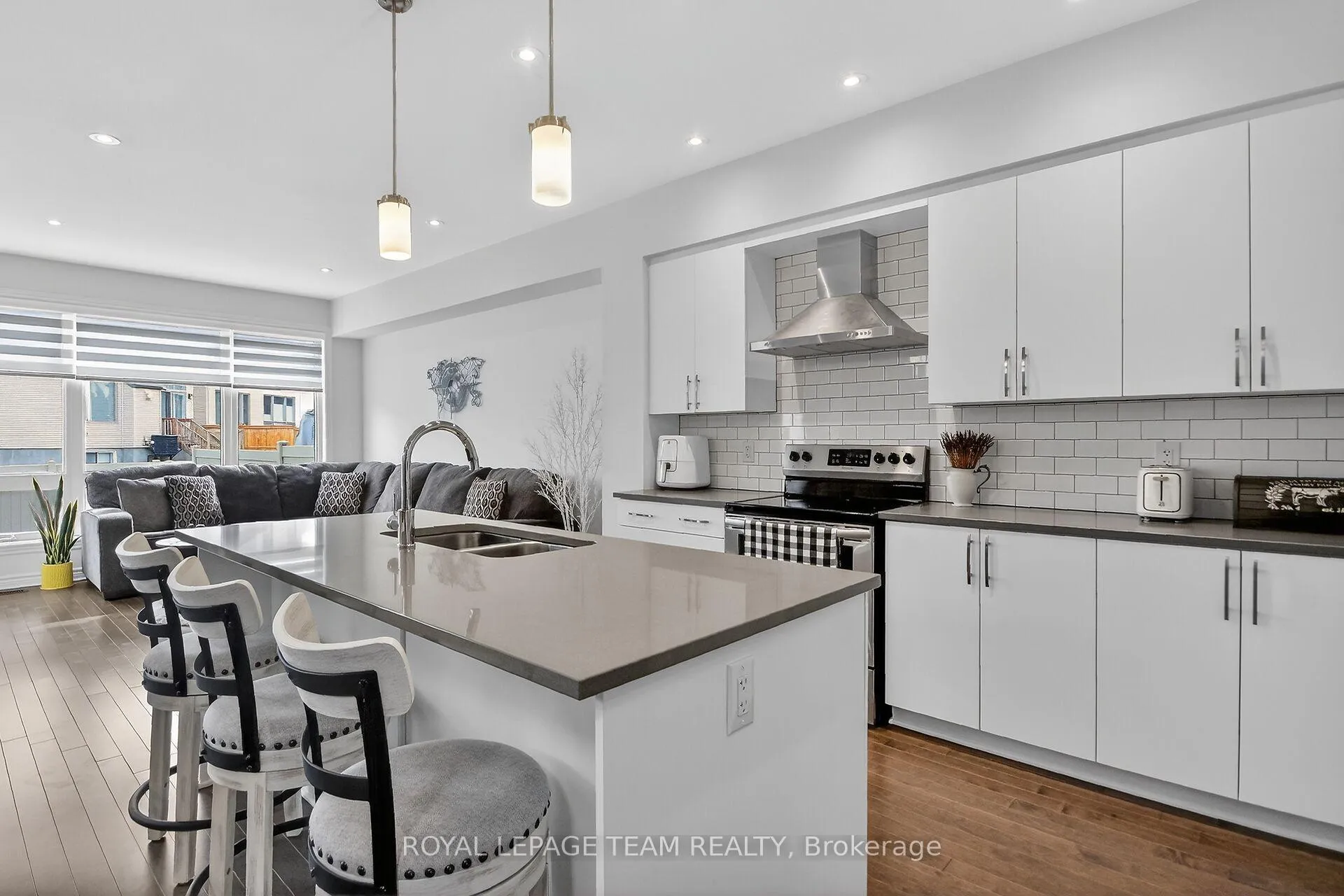 Photo 8 of 545 Borbridge Avenue, Ottawa, Riverside South/Gloucester Glen — HOMEH
