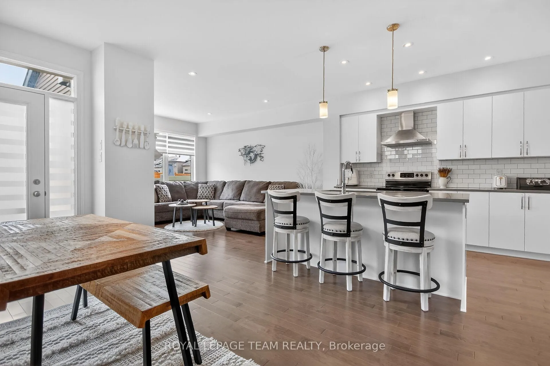Photo 9 of 545 Borbridge Avenue, Ottawa, Riverside South/Gloucester Glen — HOMEH