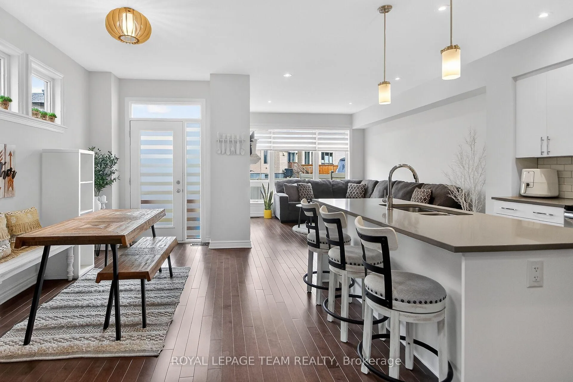 Photo 10 of 545 Borbridge Avenue, Ottawa, Riverside South/Gloucester Glen — HOMEH