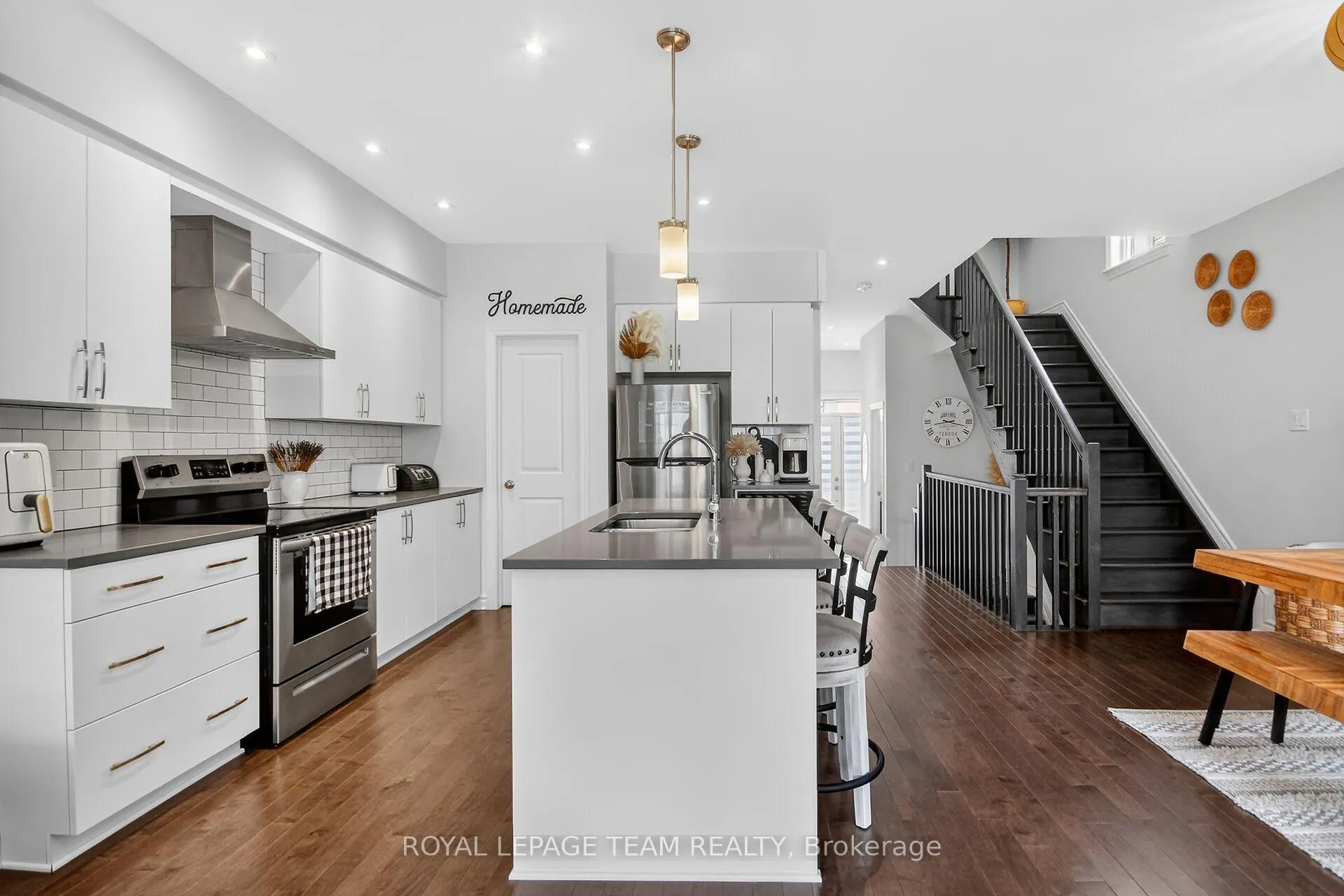 Photo 11 of 545 Borbridge Avenue, Ottawa, Riverside South/Gloucester Glen — HOMEH