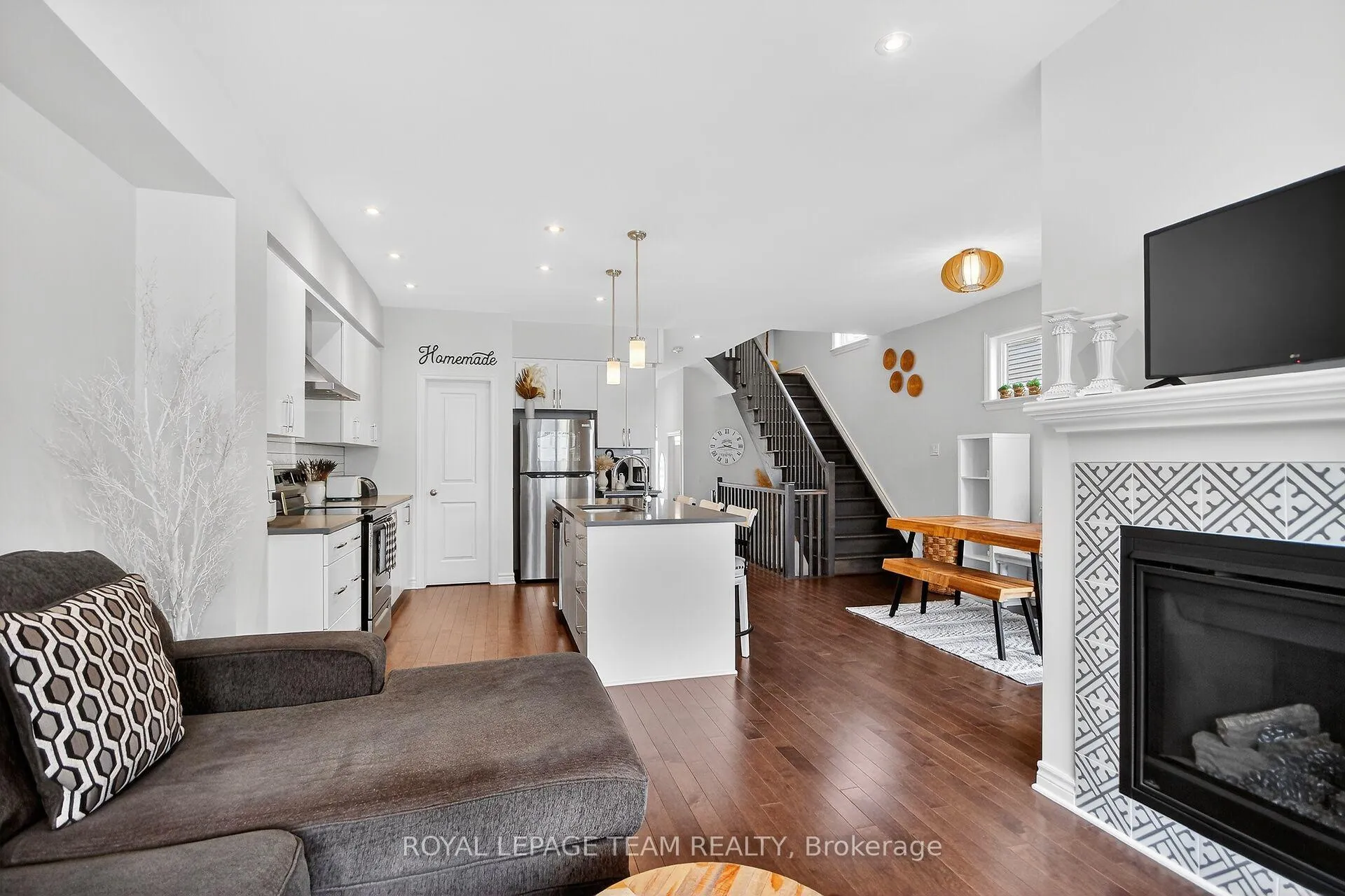 Photo 12 of 545 Borbridge Avenue, Ottawa, Riverside South/Gloucester Glen — HOMEH
