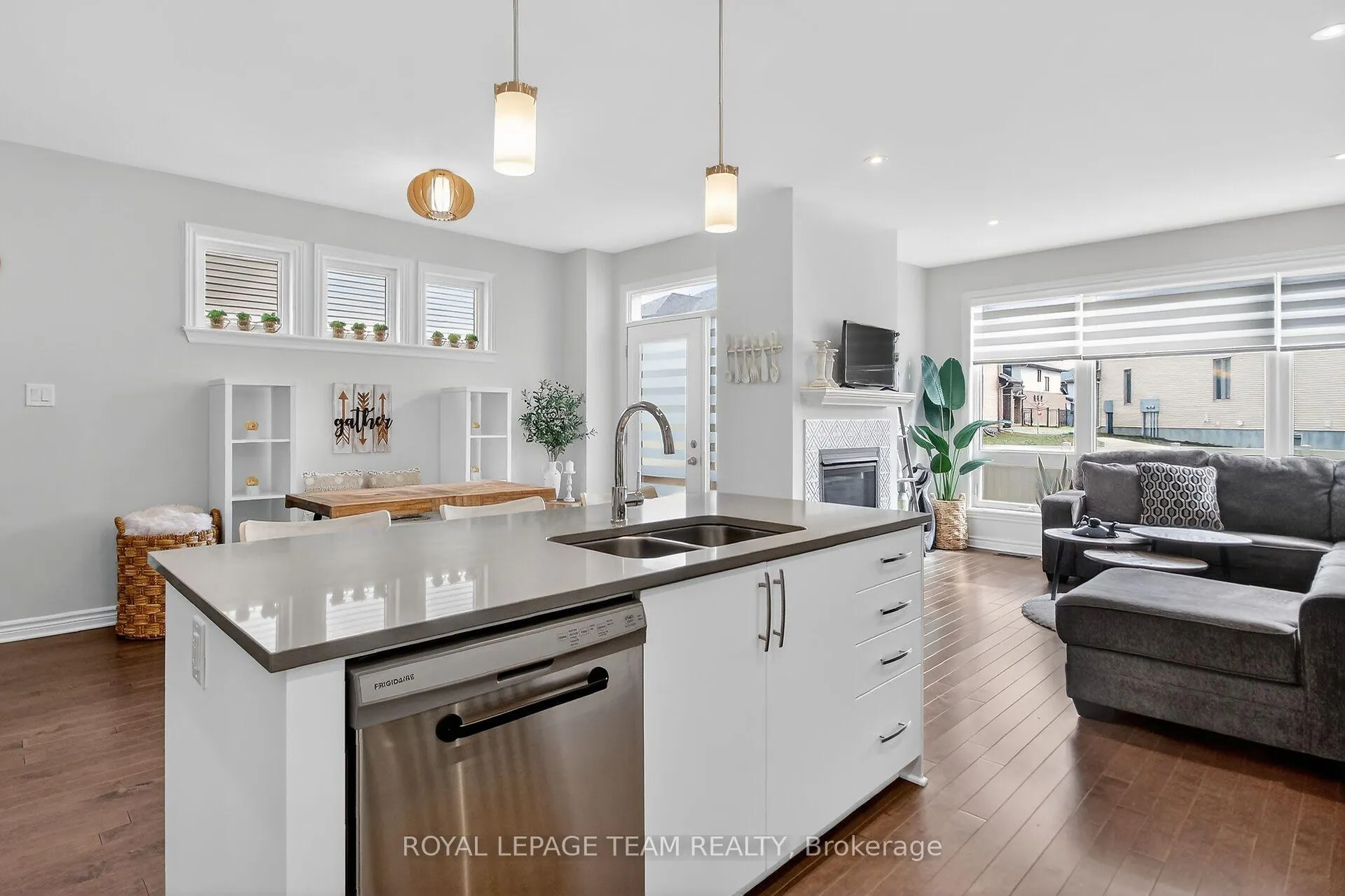 Photo 13 of 545 Borbridge Avenue, Ottawa, Riverside South/Gloucester Glen — HOMEH