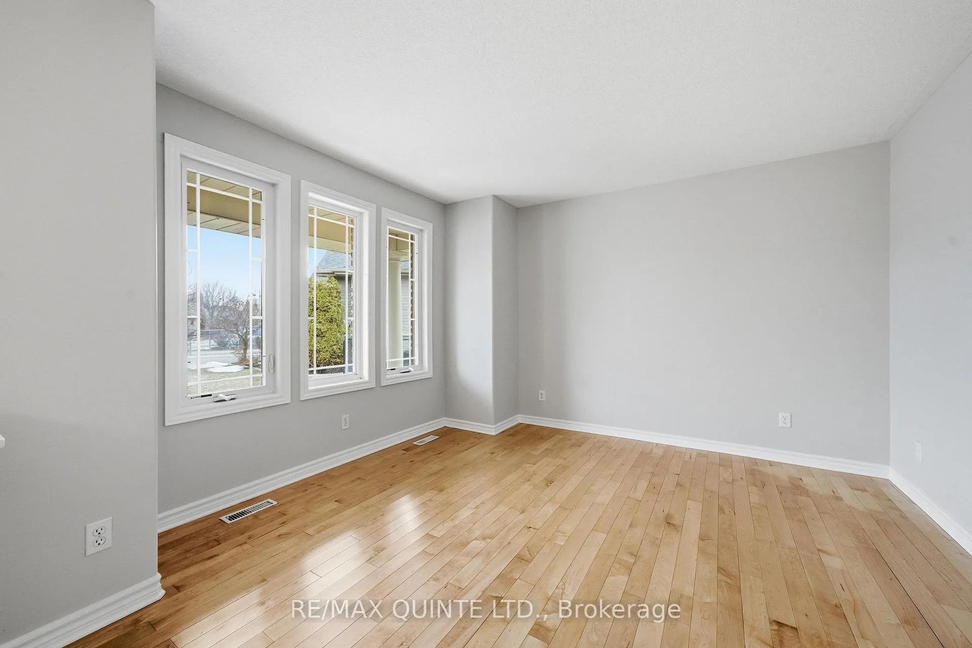 Photo 9 of 24 Britton Place, Belleville, Belleville Ward — HOMEH