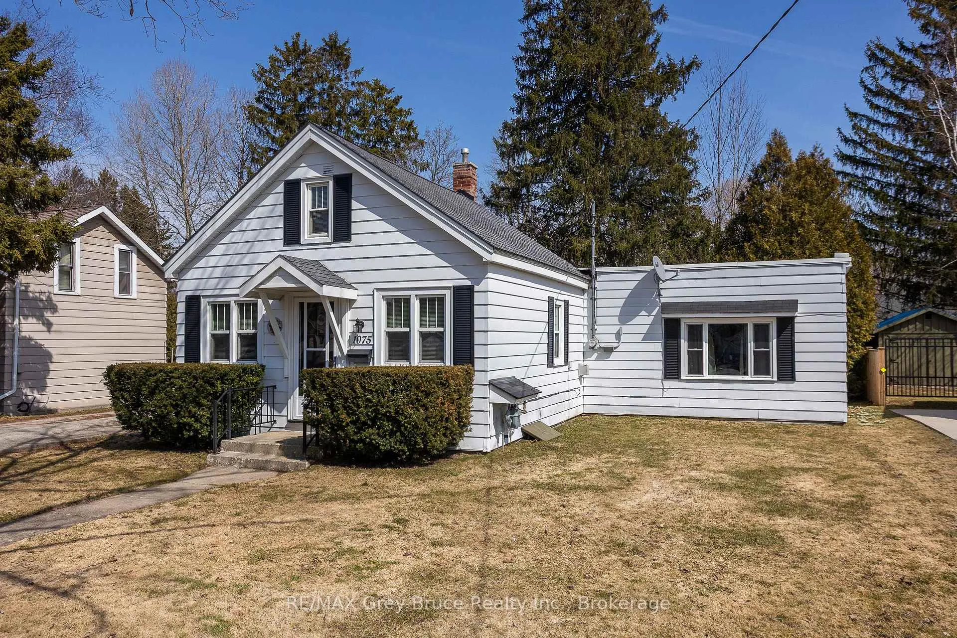 Photo 2 of 1075 6th Avenue W, Owen Sound — HOMEH