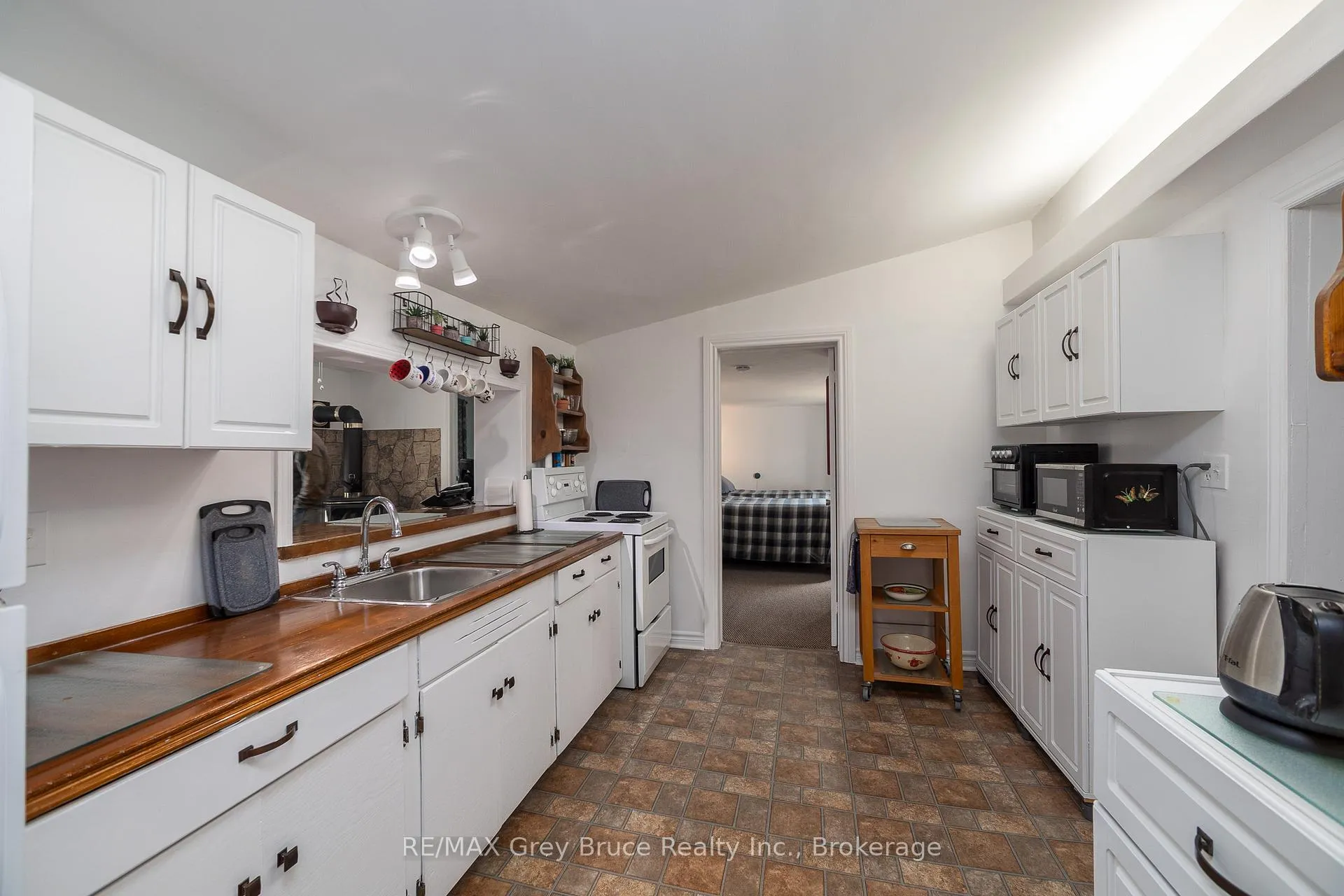 Photo 13 of 1075 6th Avenue W, Owen Sound — HOMEH