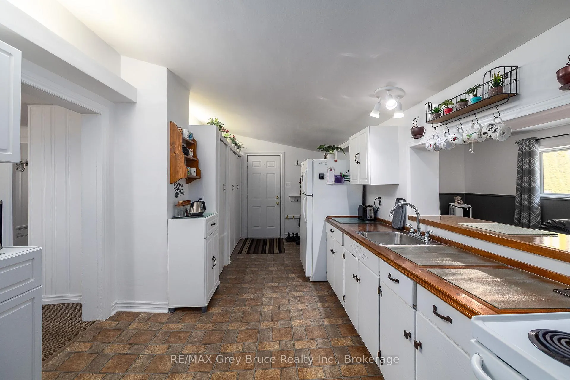 Photo 16 of 1075 6th Avenue W, Owen Sound — HOMEH