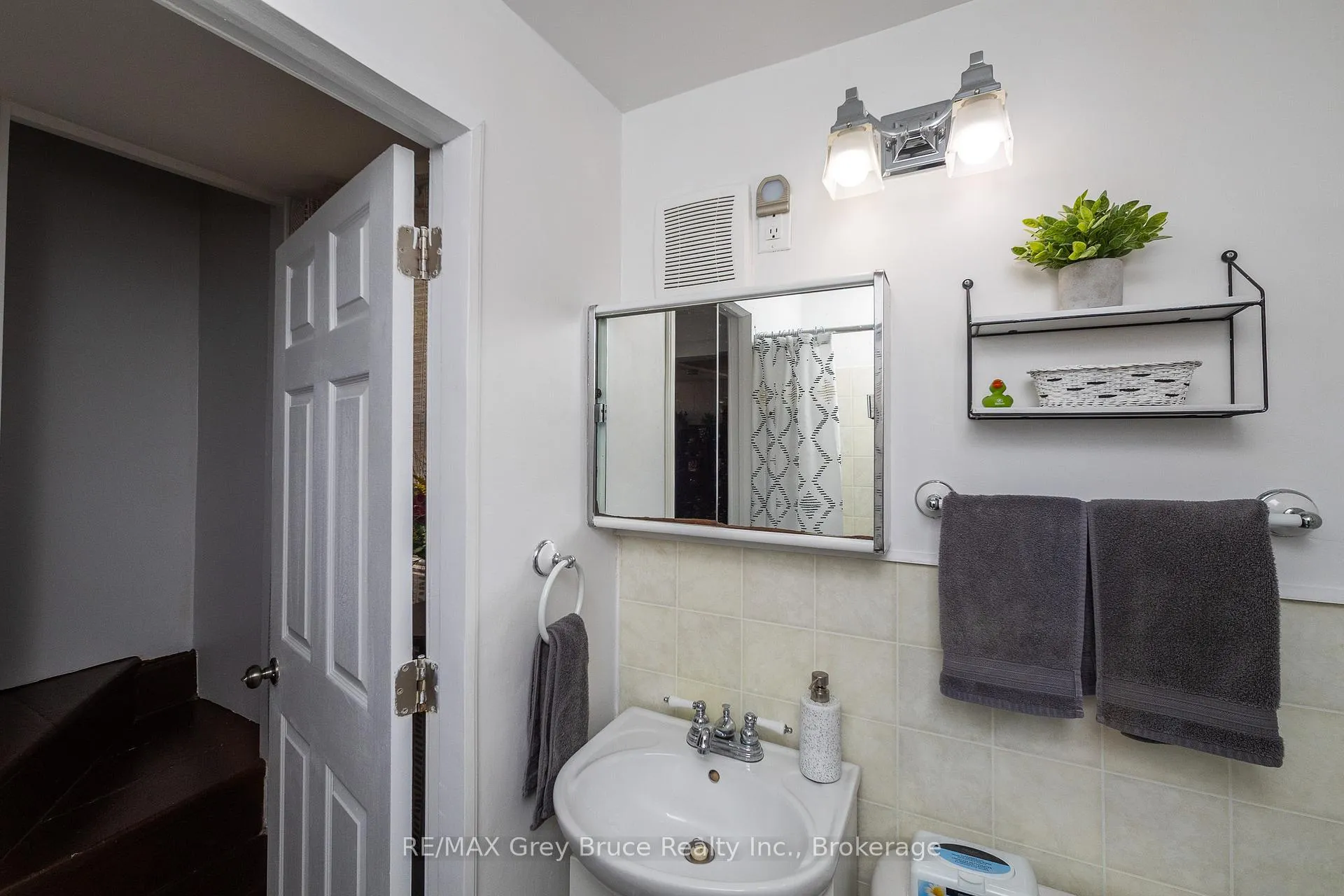 Photo 28 of 1075 6th Avenue W, Owen Sound — HOMEH