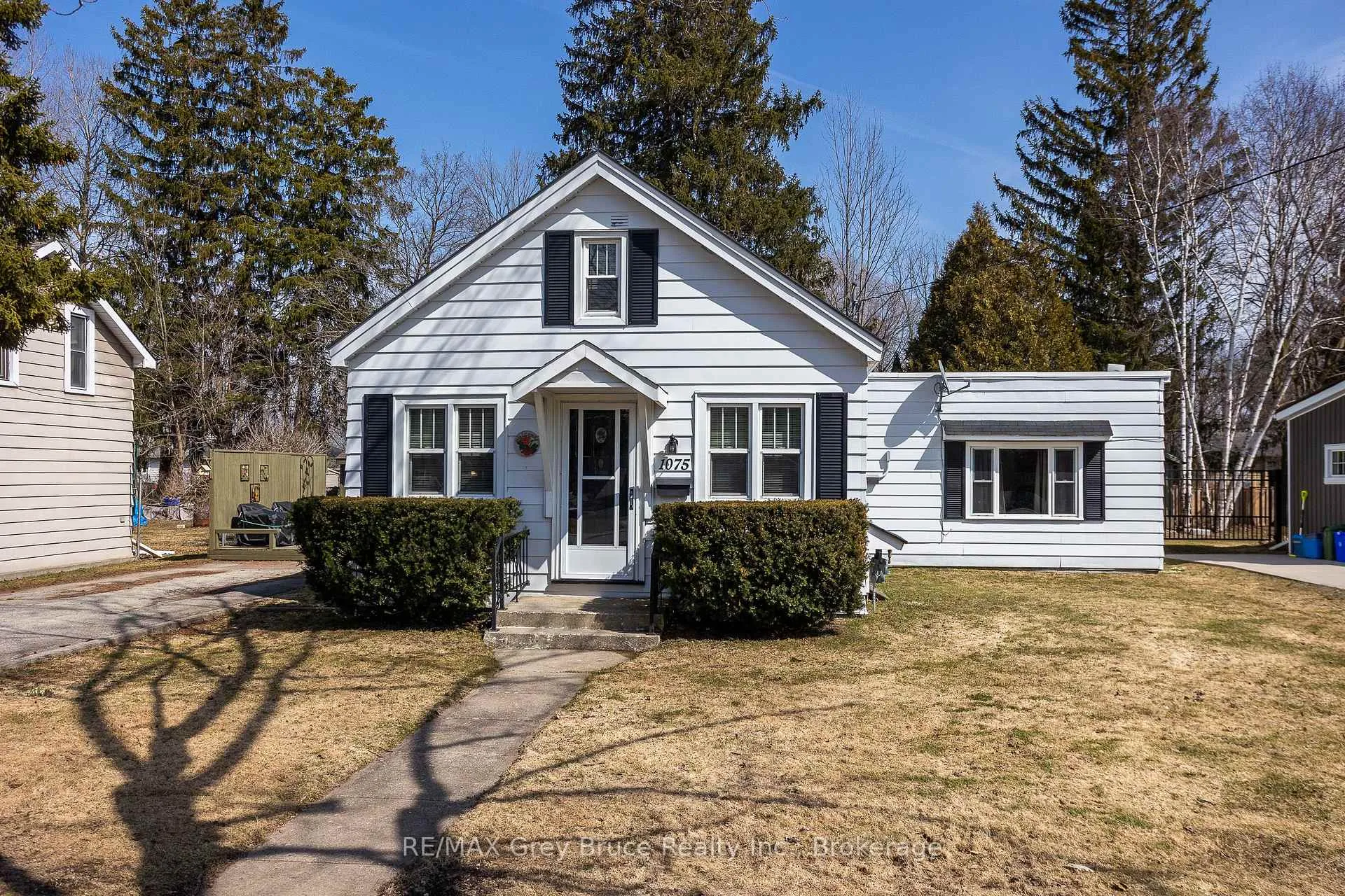 Photo 43 of 1075 6th Avenue W, Owen Sound — HOMEH
