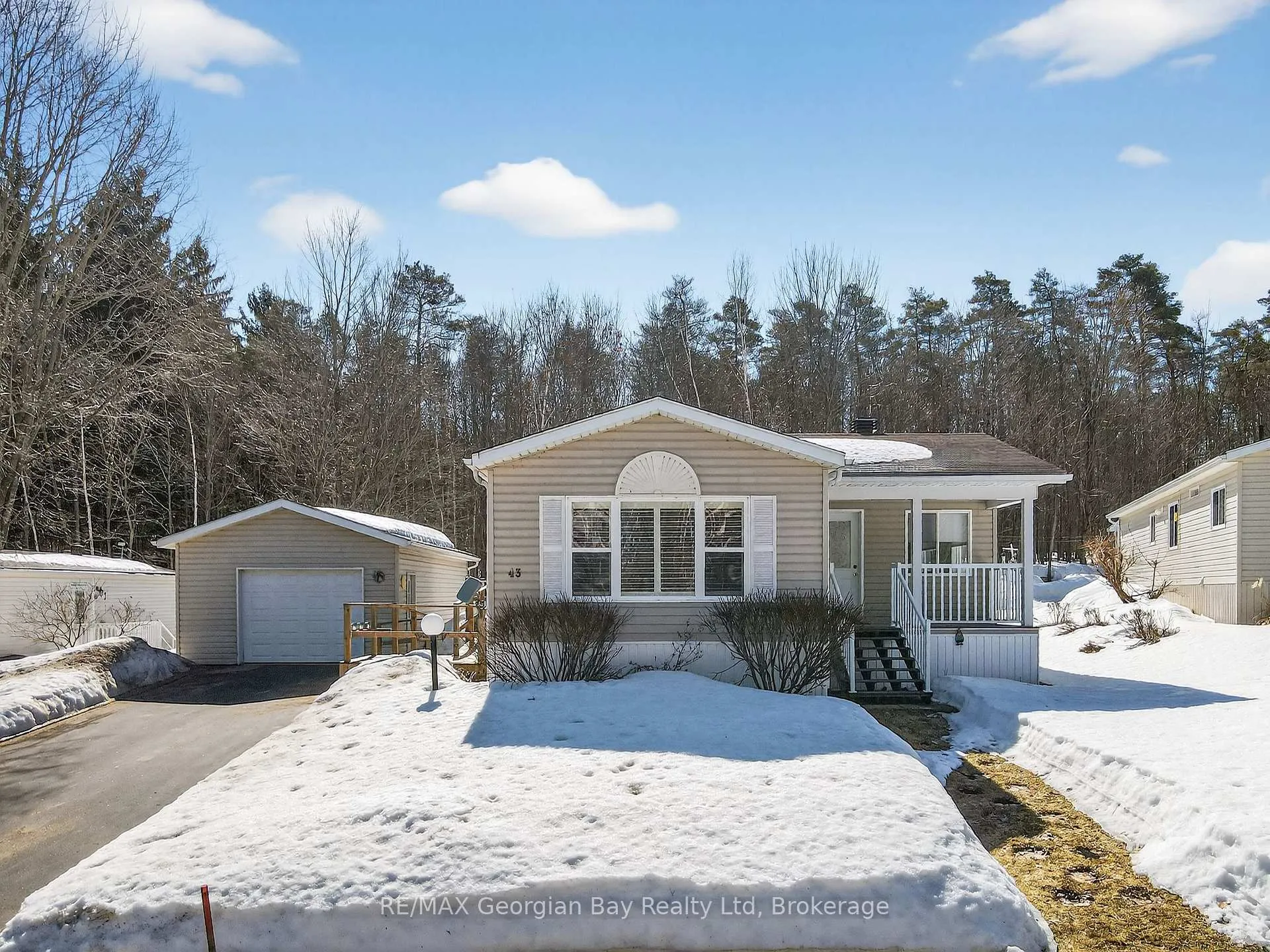 Front of Unit 43 Highland Ave, 5411 Elliott Side Road