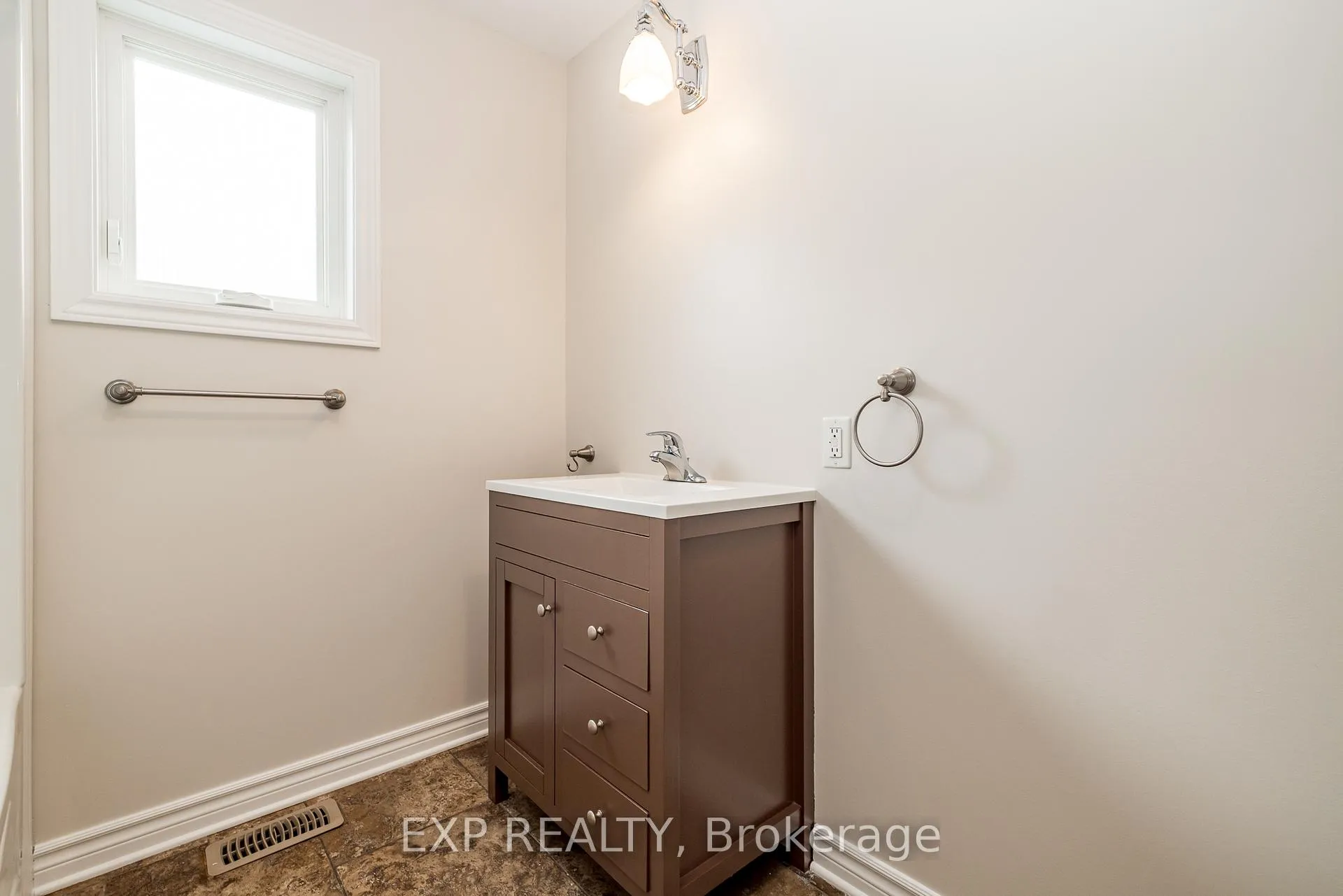 Photo 25 of 193 Napoleon Street, Carleton Place — HOMEH