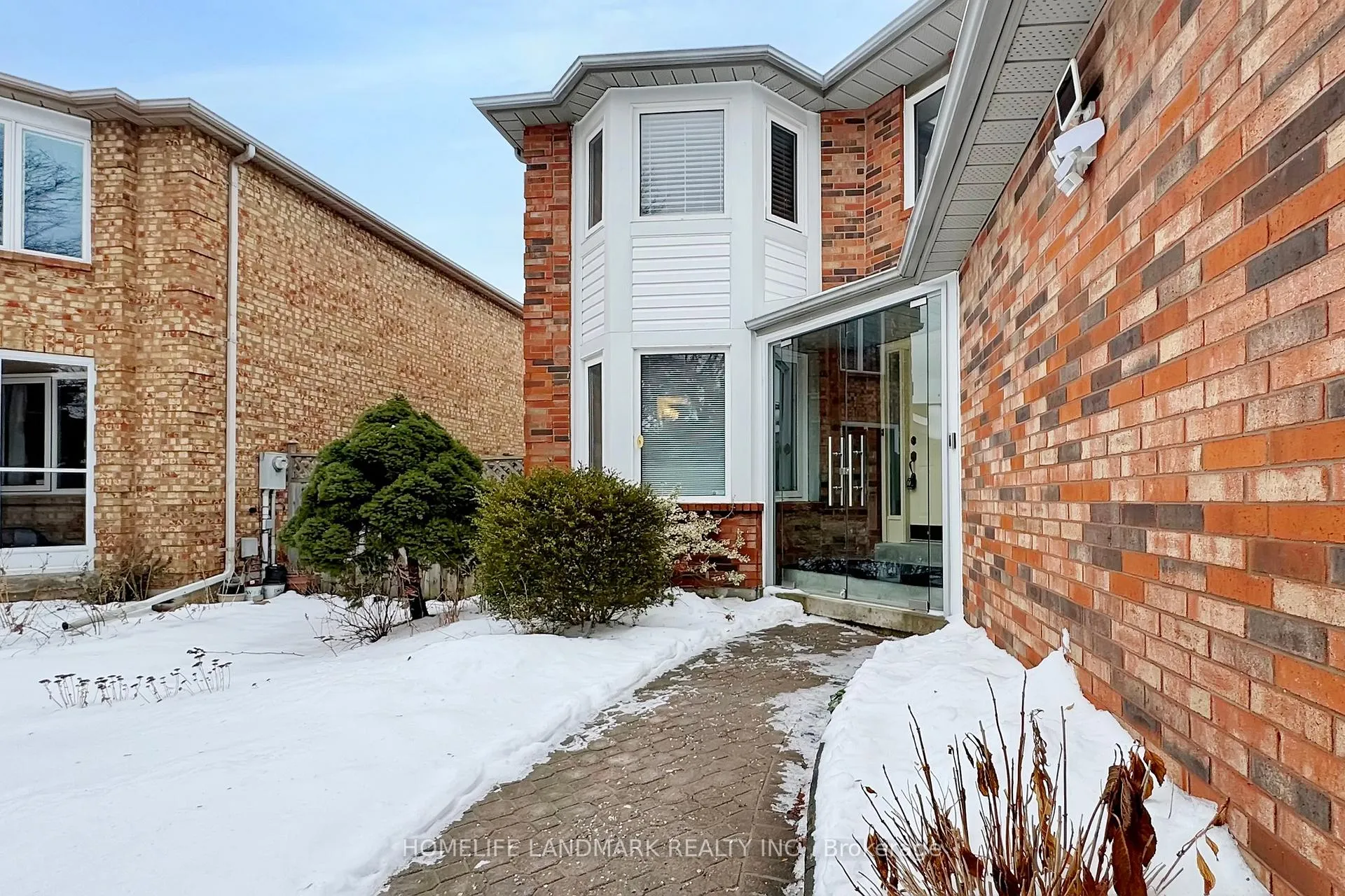 Photo 2 of 7 Lancashire Road, Markham, Unionville — HOMEH