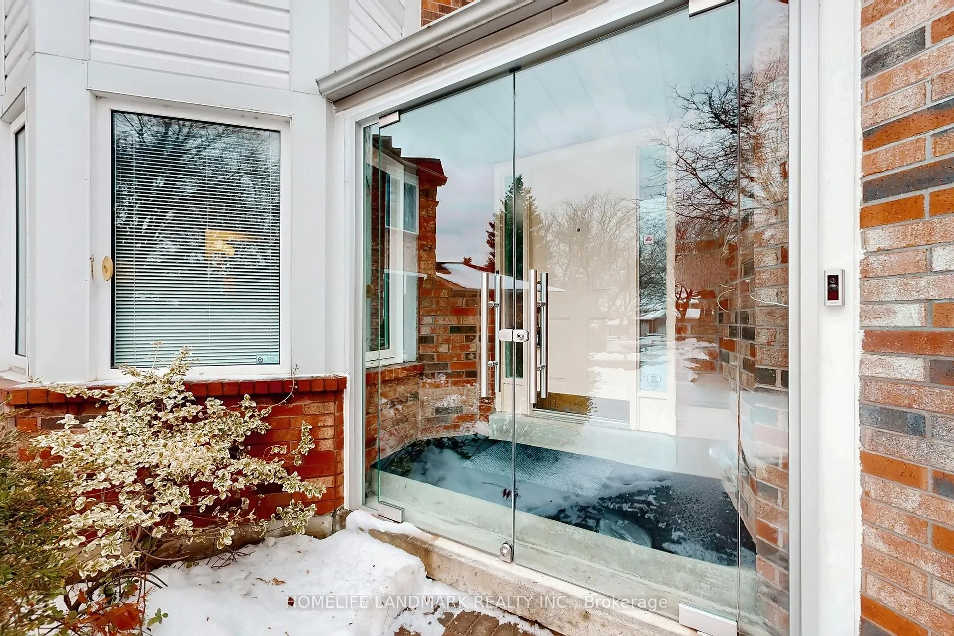 Photo 3 of 7 Lancashire Road, Markham, Unionville — HOMEH
