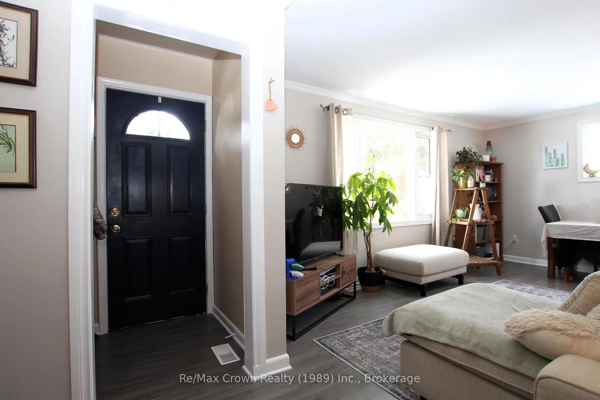Photo 4 of 184 Lee Avenue, North Bay, Ferris — HOMEH