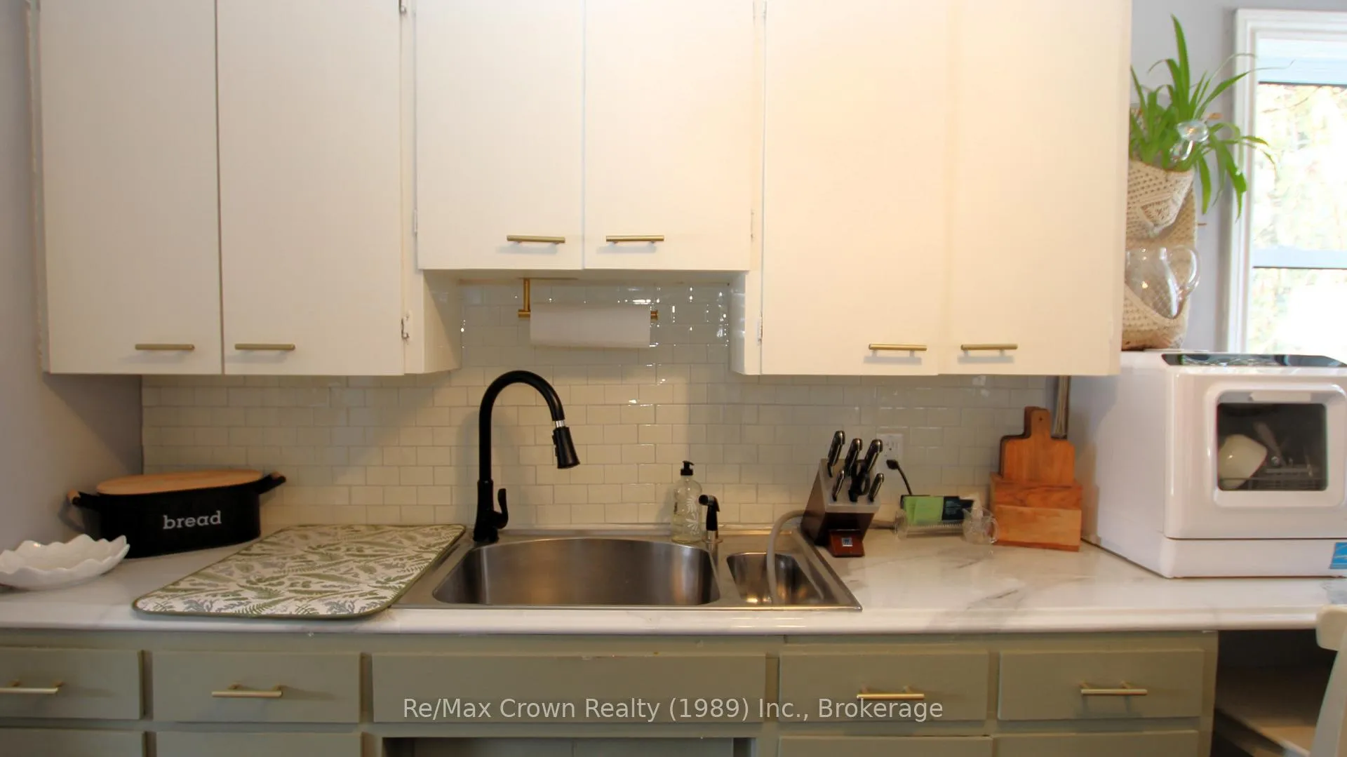 Photo 9 of 184 Lee Avenue, North Bay, Ferris — HOMEH