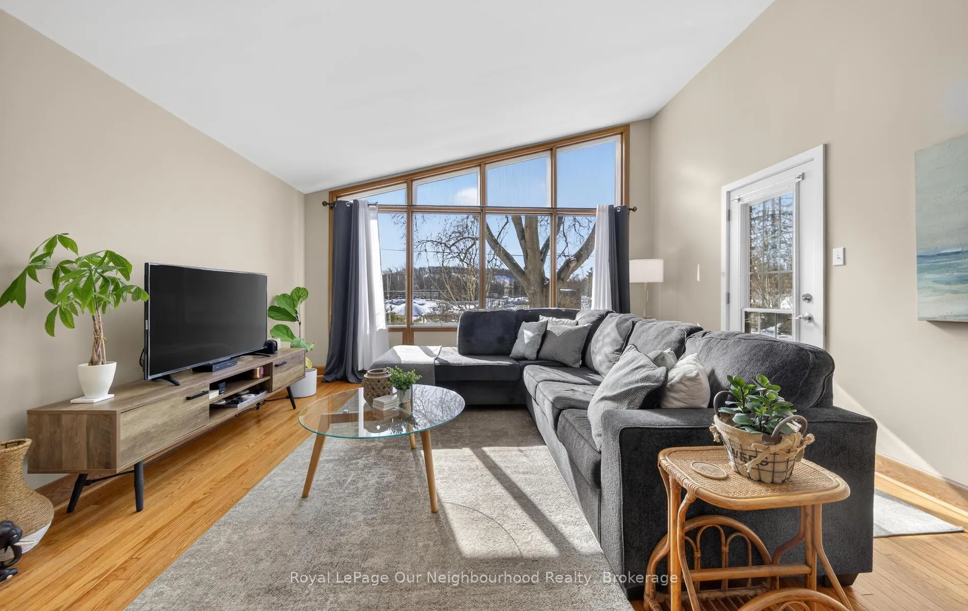 Photo 5 of 66 sidney Crescent, Quinte West, Sidney Ward — HOMEH