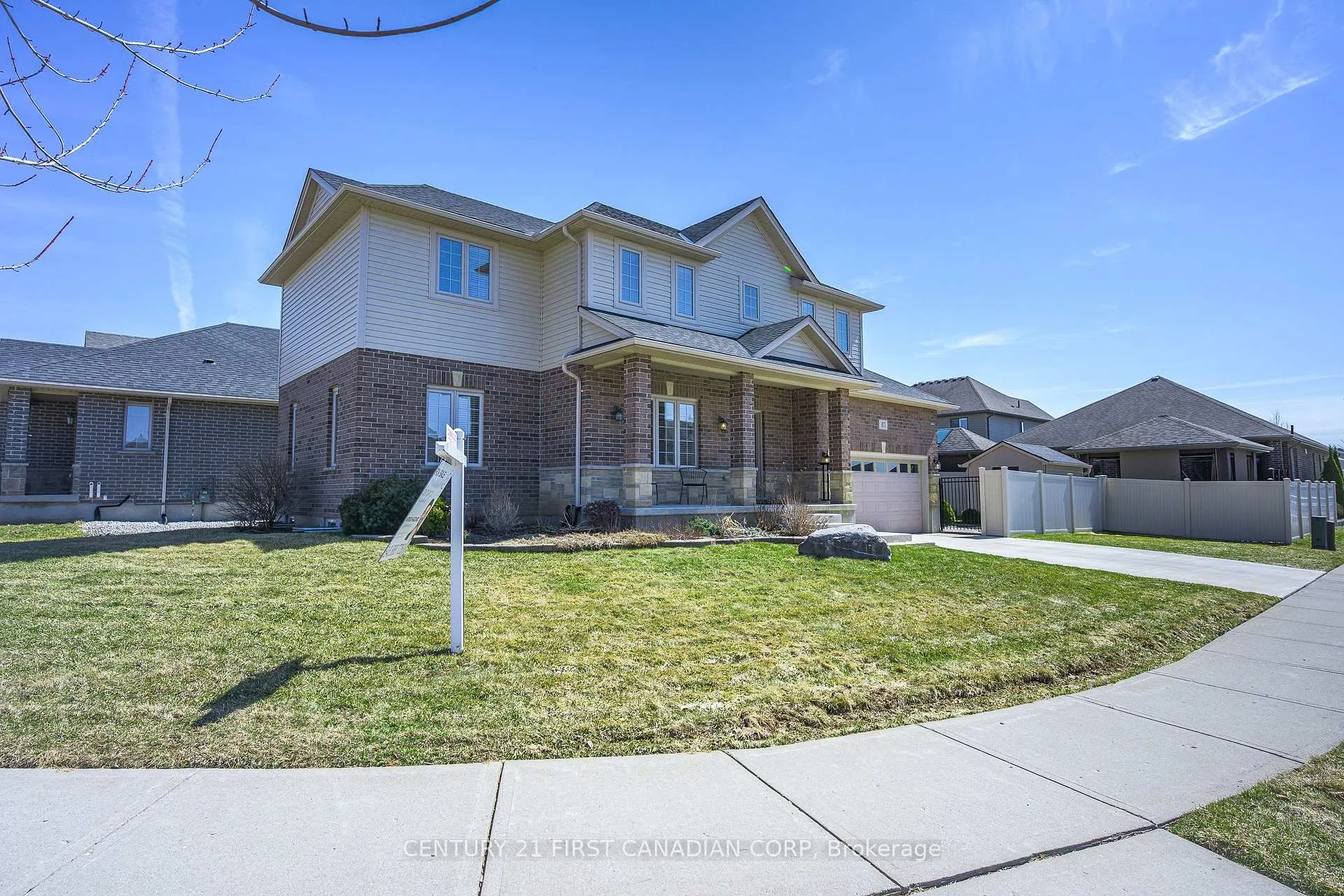 Photo 2 of 3173 Singleton Avenue, London, South W — HOMEH