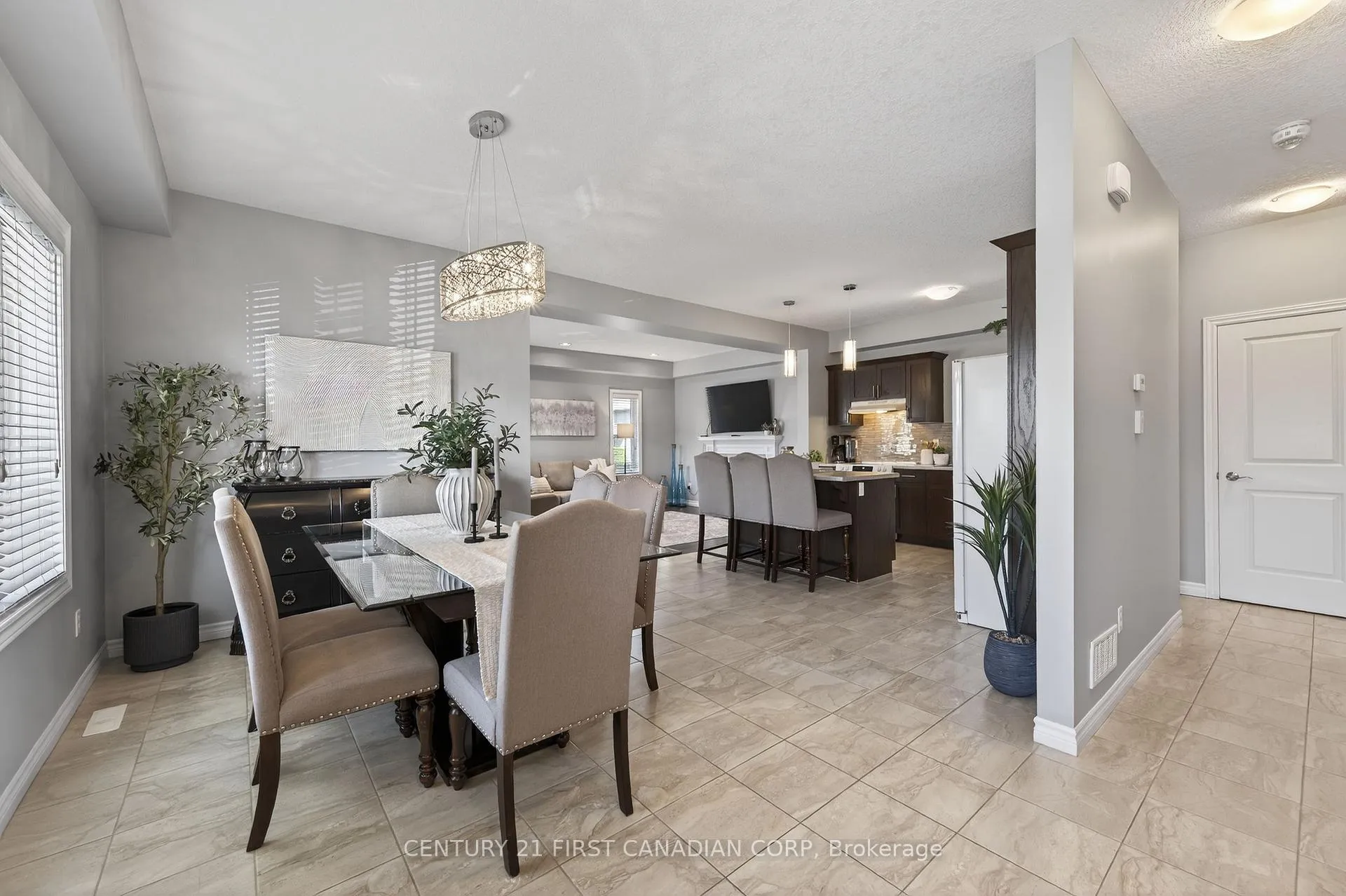Photo 4 of 3173 Singleton Avenue, London, South W — HOMEH