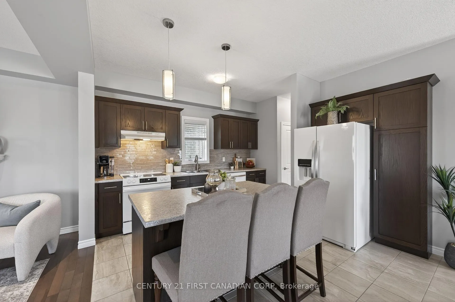 Photo 6 of 3173 Singleton Avenue, London, South W — HOMEH