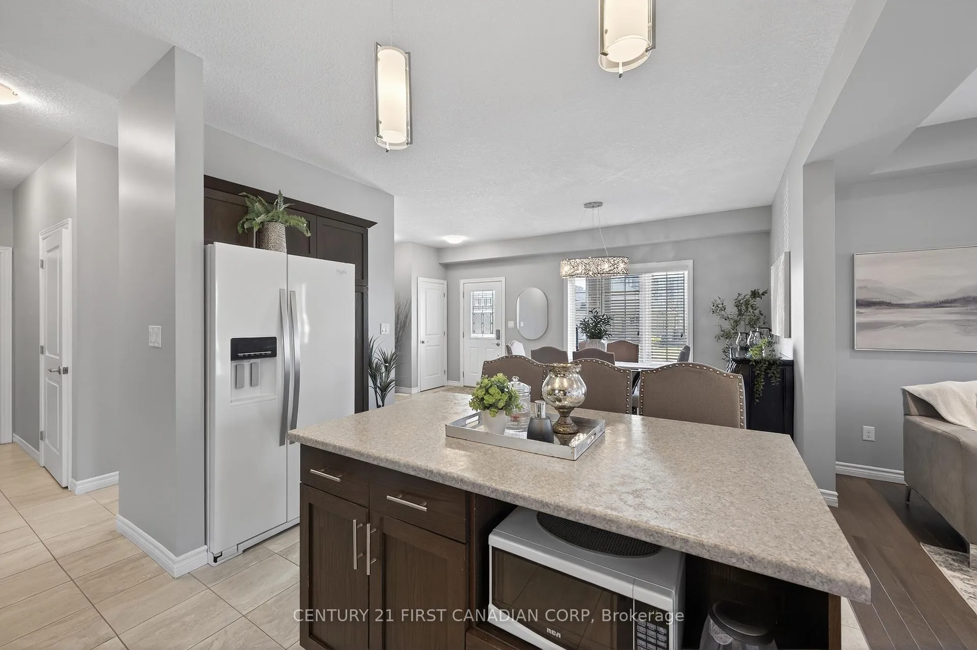 Photo 8 of 3173 Singleton Avenue, London, South W — HOMEH