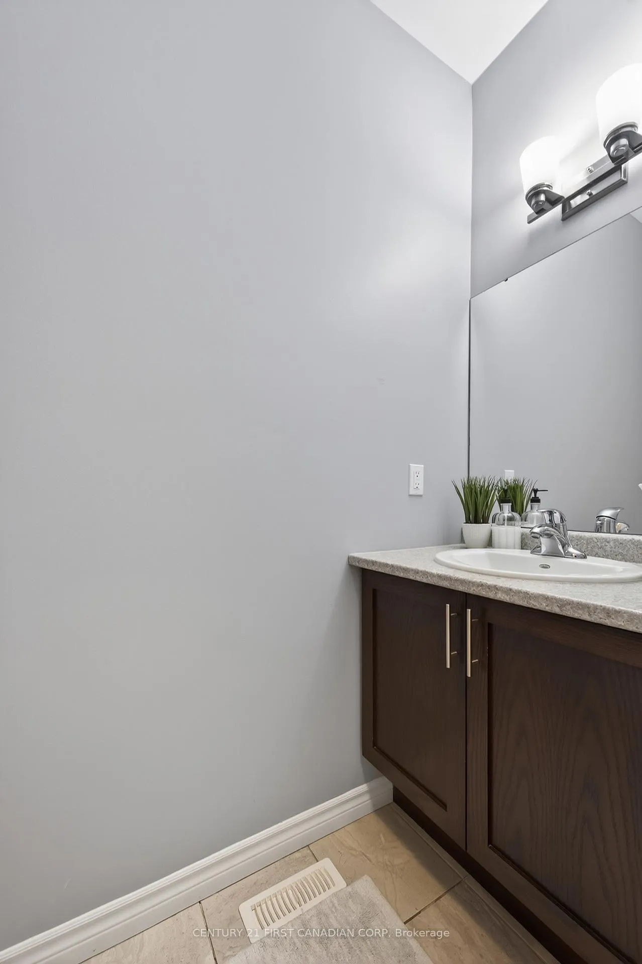 Photo 13 of 3173 Singleton Avenue, London, South W — HOMEH