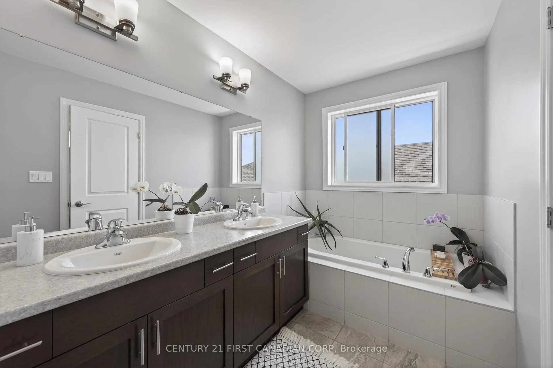 Photo 20 of 3173 Singleton Avenue, London, South W — HOMEH