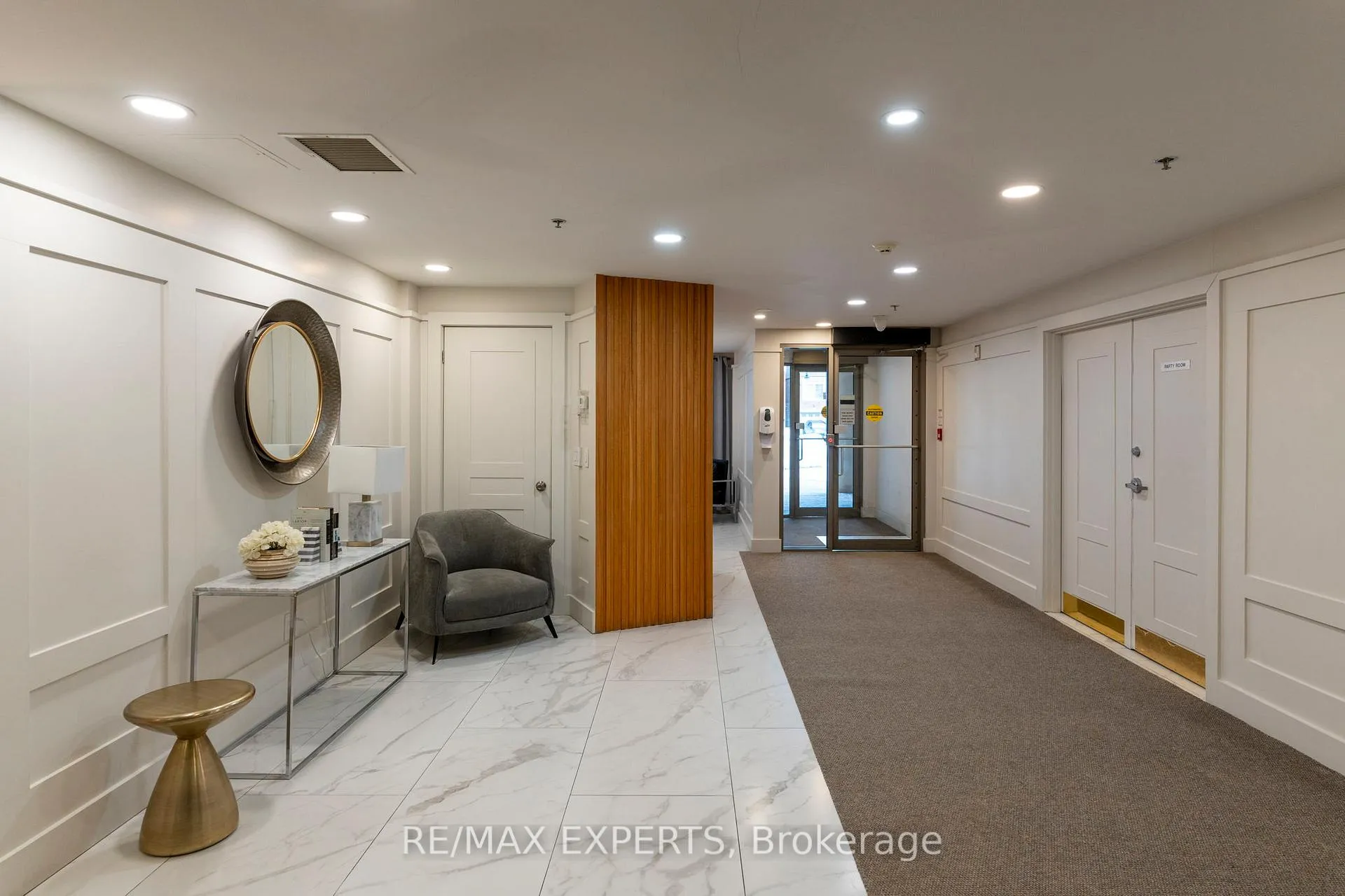 Photo 2 of Unit 212, 8026 Kipling Avenue, Vaughan, West Woodbridge — HOMEH
