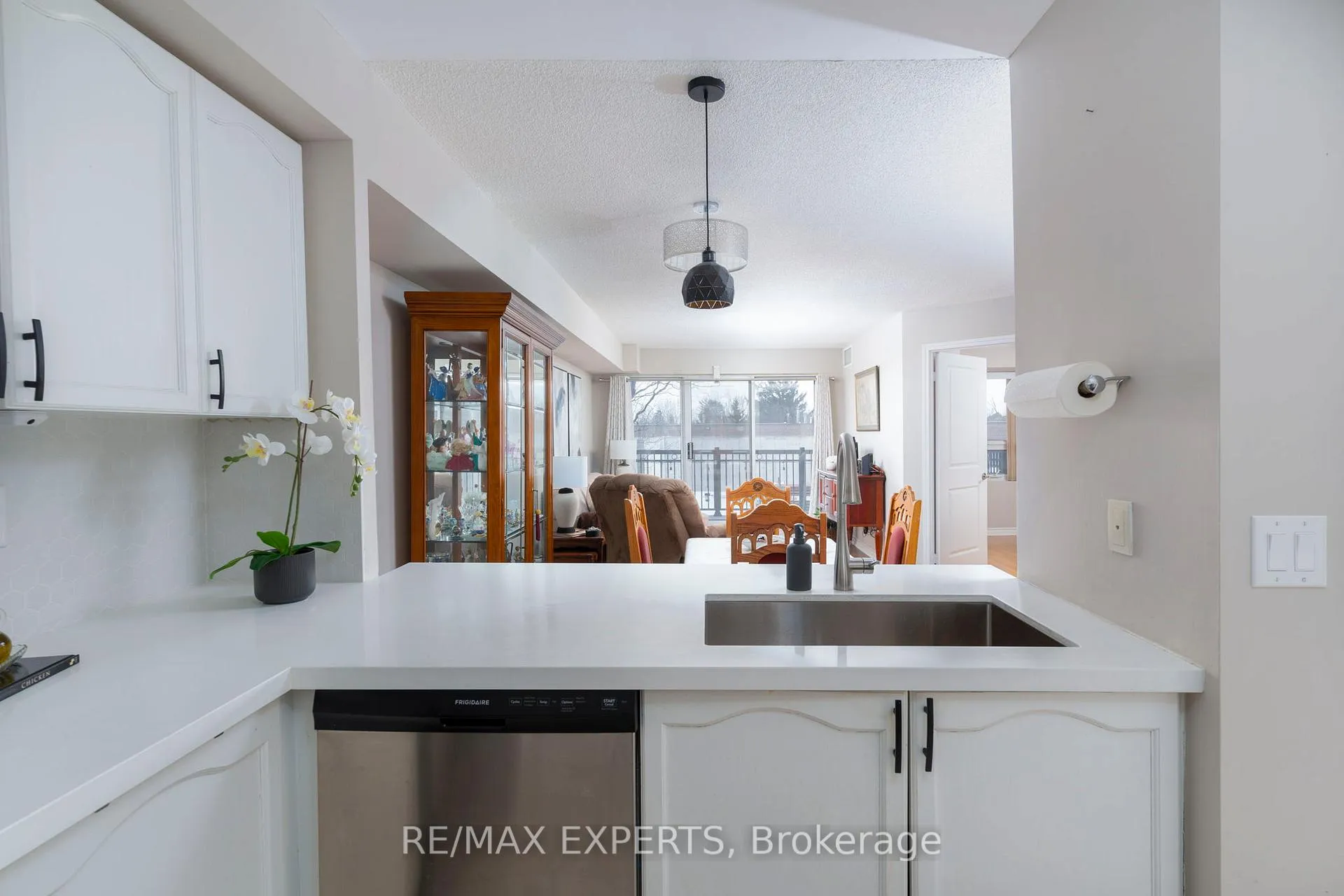 Photo 5 of Unit 212, 8026 Kipling Avenue, Vaughan, West Woodbridge — HOMEH