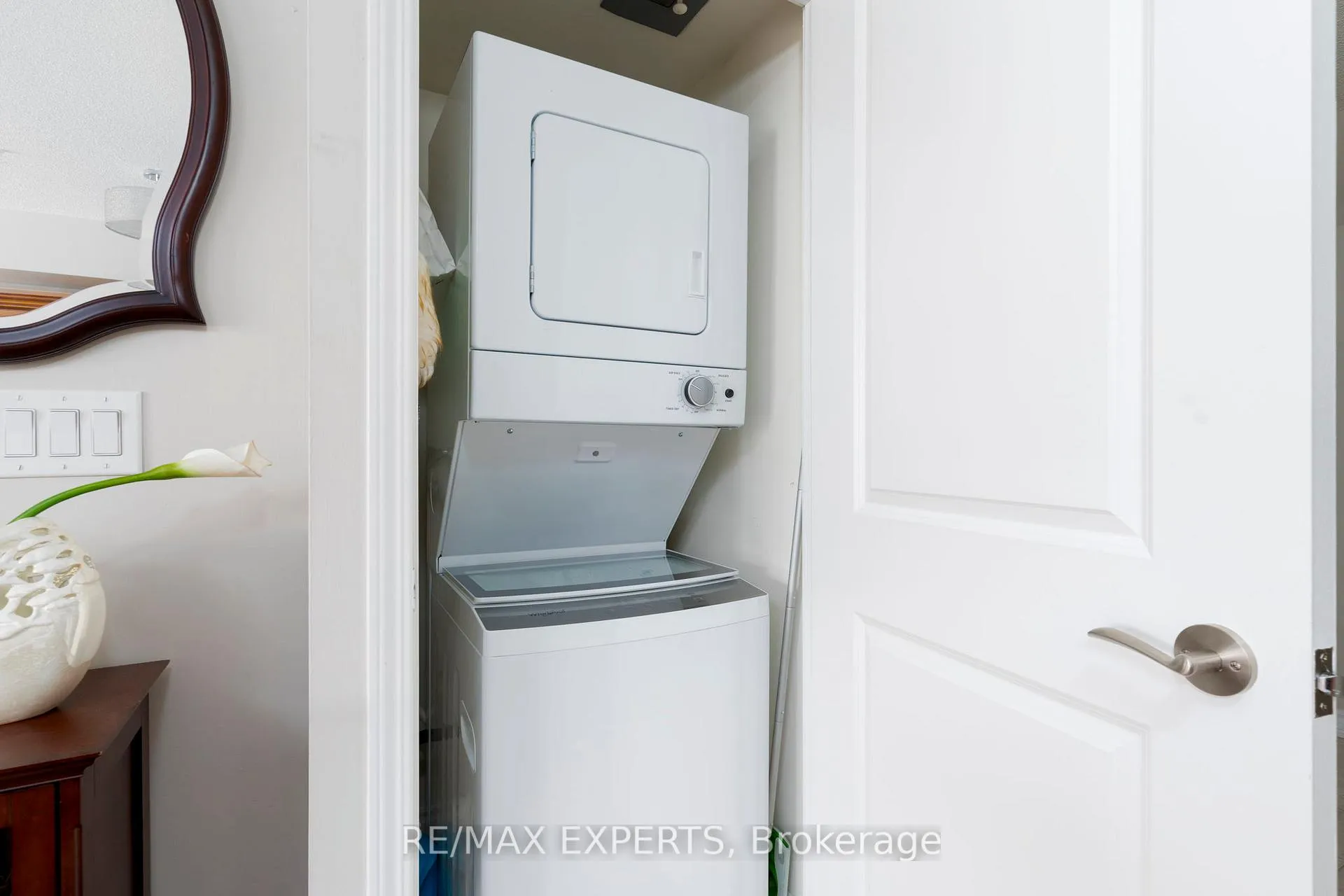 Photo 7 of Unit 212, 8026 Kipling Avenue, Vaughan, West Woodbridge — HOMEH