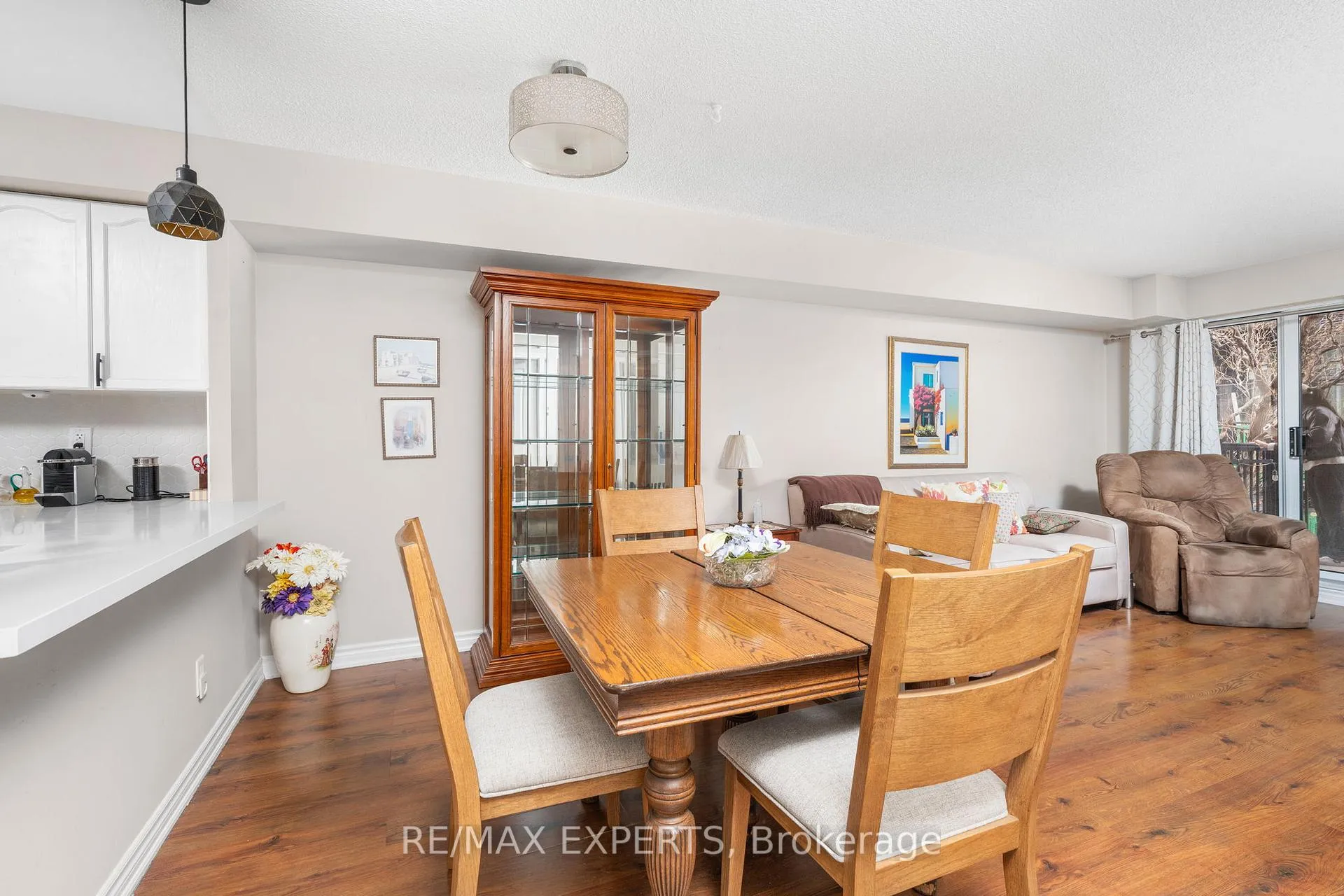 Photo 9 of Unit 212, 8026 Kipling Avenue, Vaughan, West Woodbridge — HOMEH