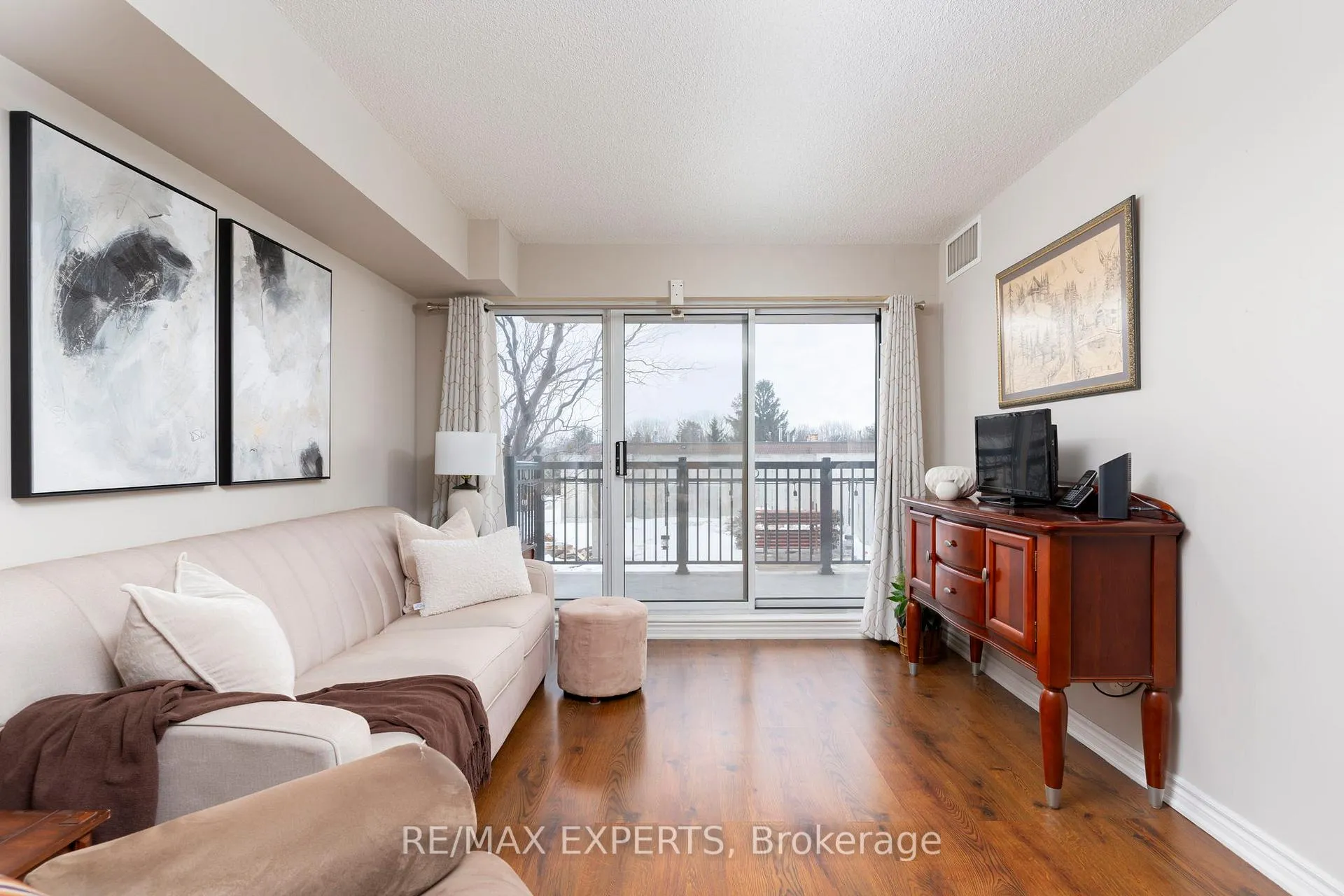 Photo 10 of Unit 212, 8026 Kipling Avenue, Vaughan, West Woodbridge — HOMEH