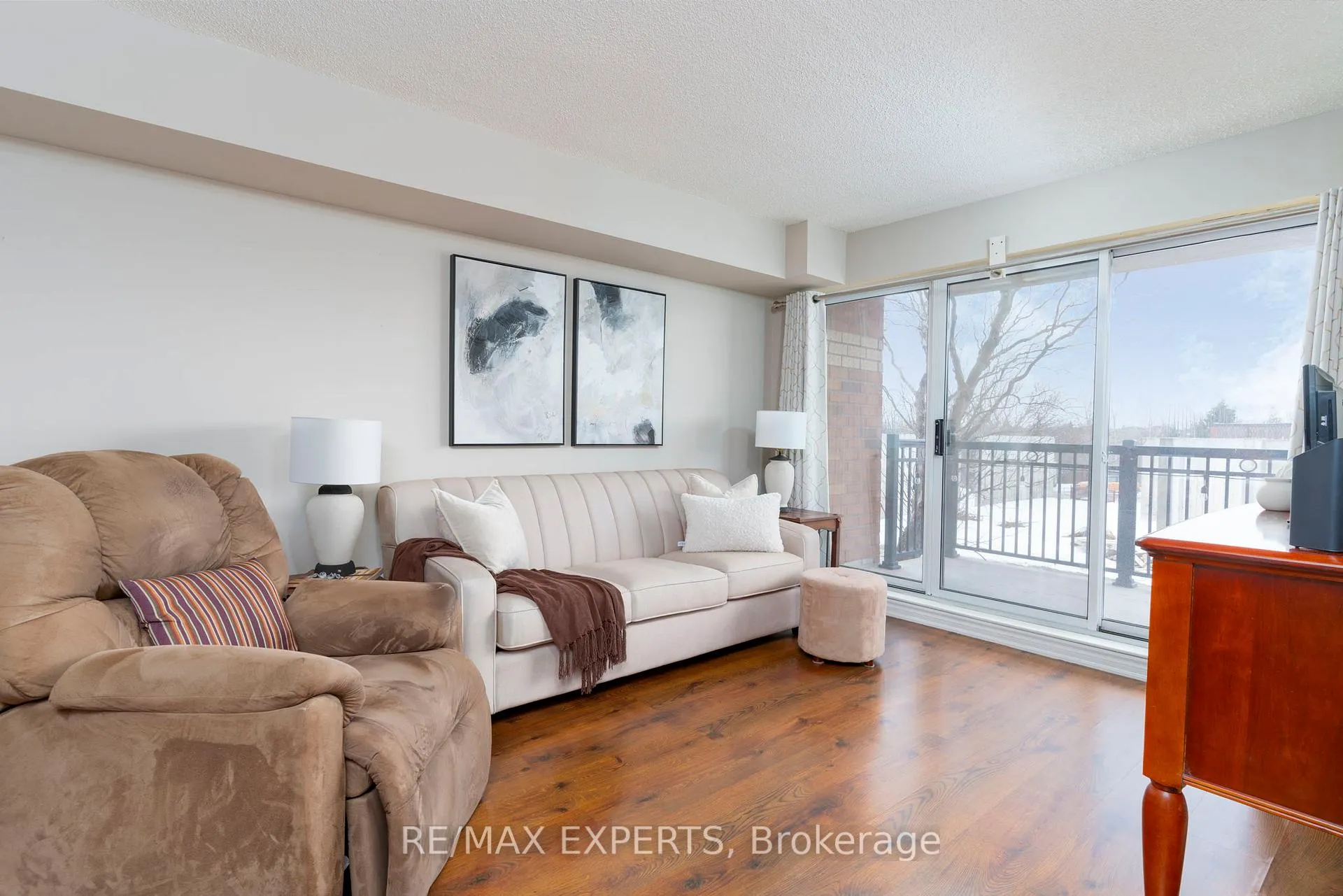 Photo 11 of Unit 212, 8026 Kipling Avenue, Vaughan, West Woodbridge — HOMEH