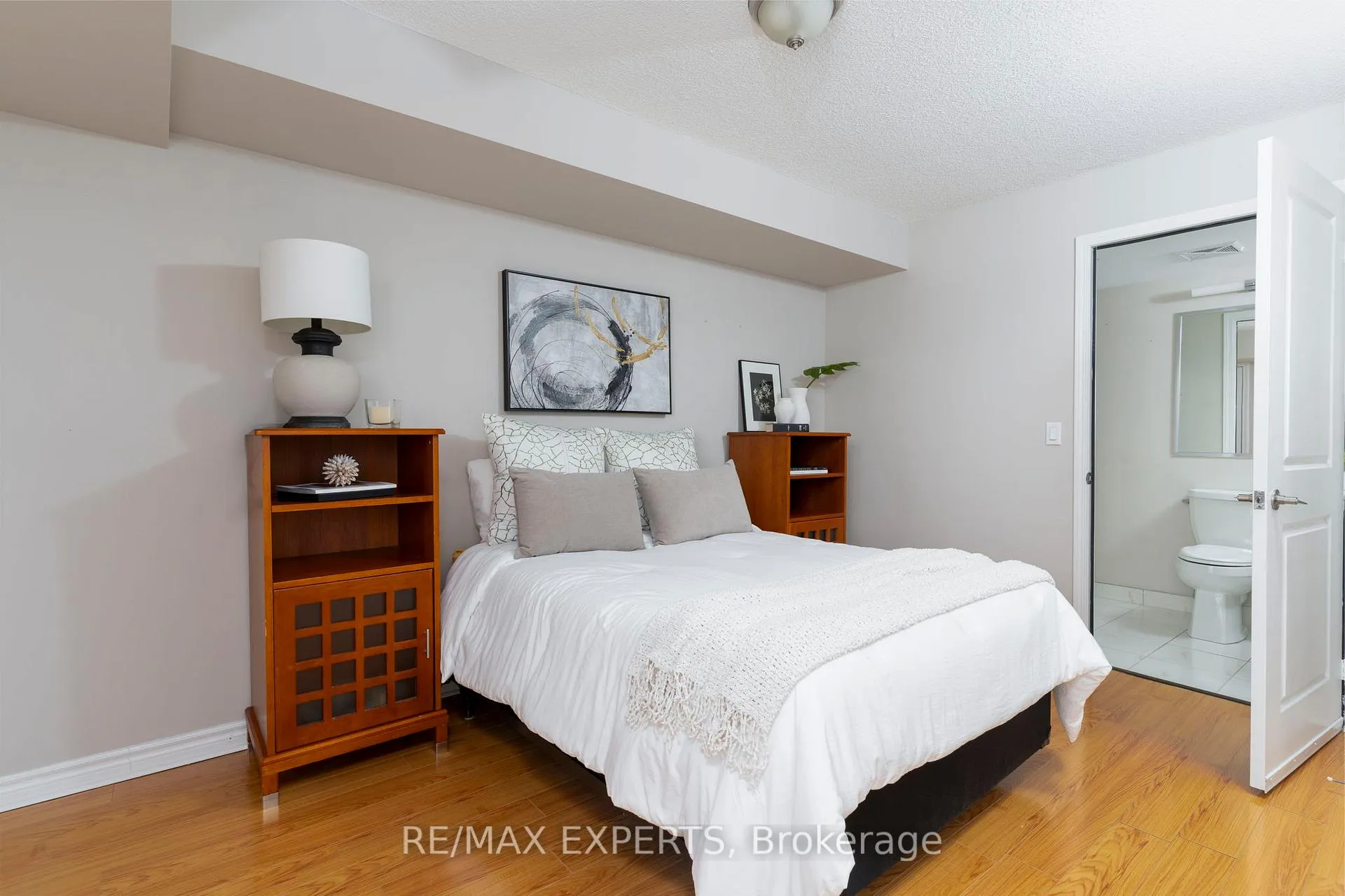 Photo 13 of Unit 212, 8026 Kipling Avenue, Vaughan, West Woodbridge — HOMEH