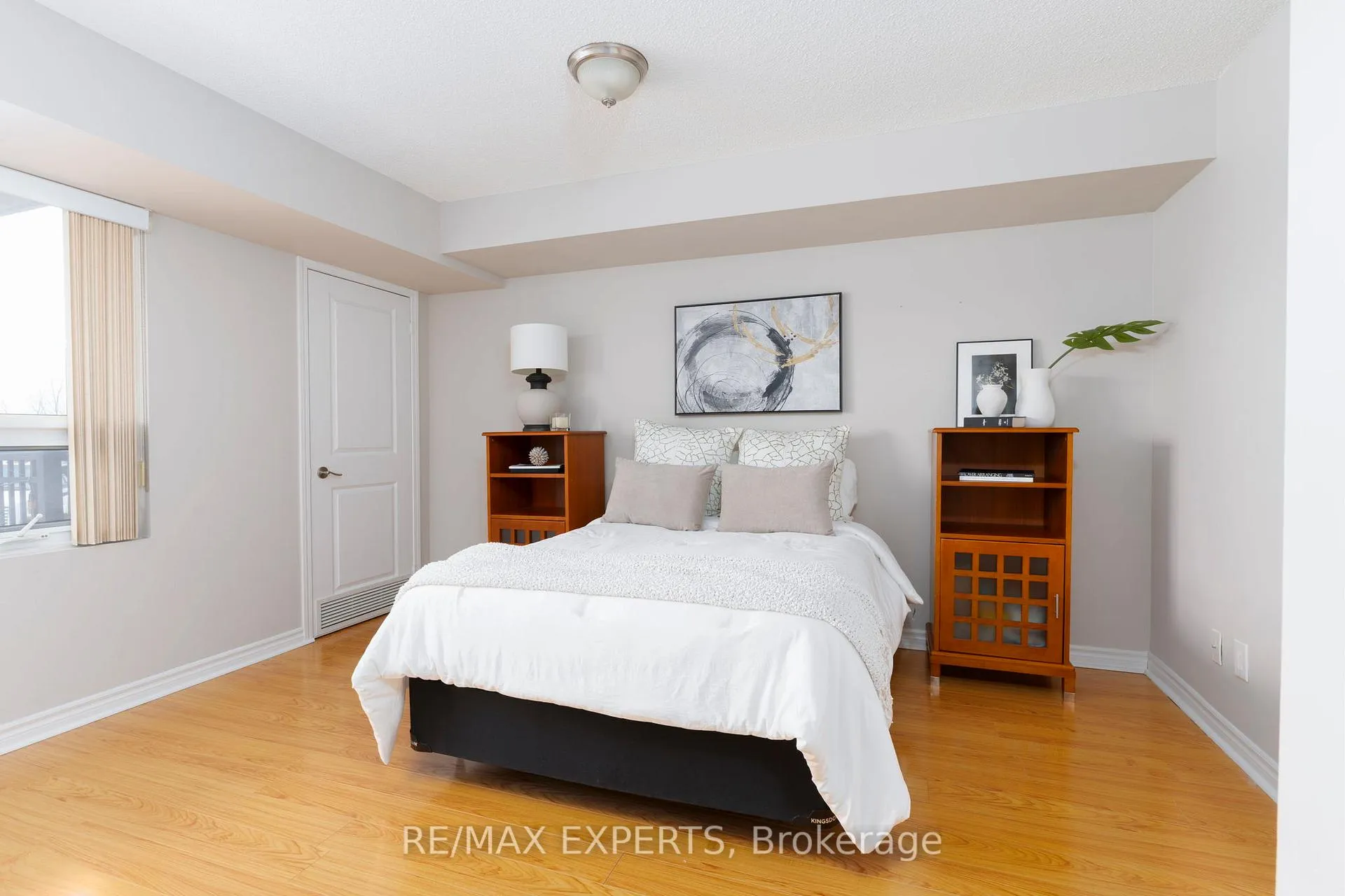 Photo 14 of Unit 212, 8026 Kipling Avenue, Vaughan, West Woodbridge — HOMEH