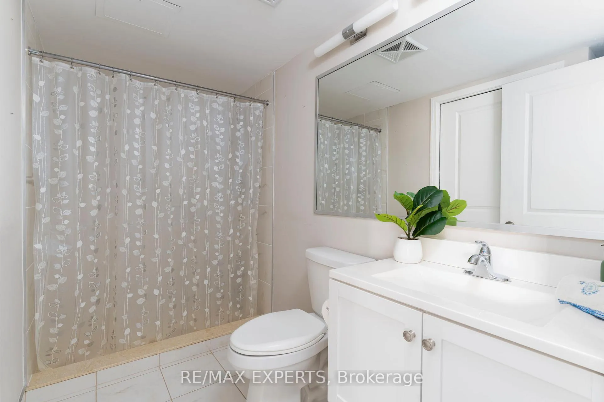 Photo 17 of Unit 212, 8026 Kipling Avenue, Vaughan, West Woodbridge — HOMEH
