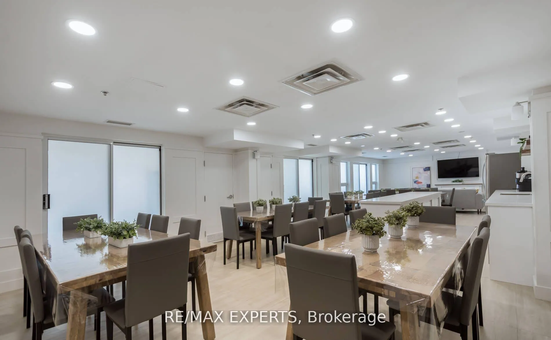 Photo 24 of Unit 212, 8026 Kipling Avenue, Vaughan, West Woodbridge — HOMEH