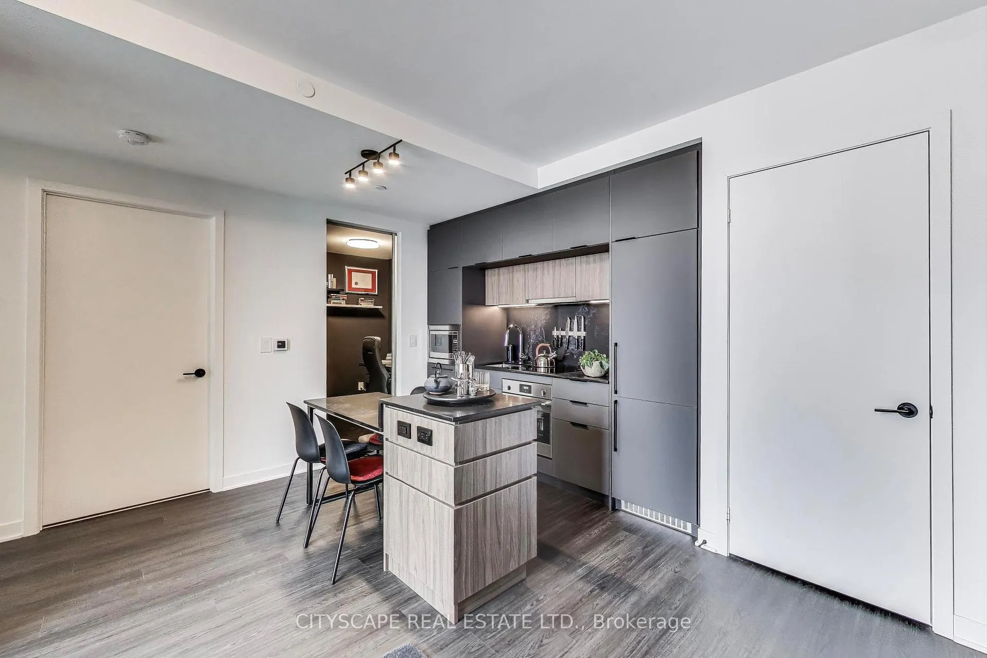Photo 11 of Unit 1210, 185 Alberta Avenue, Toronto, Oakwood Village — HOMEH