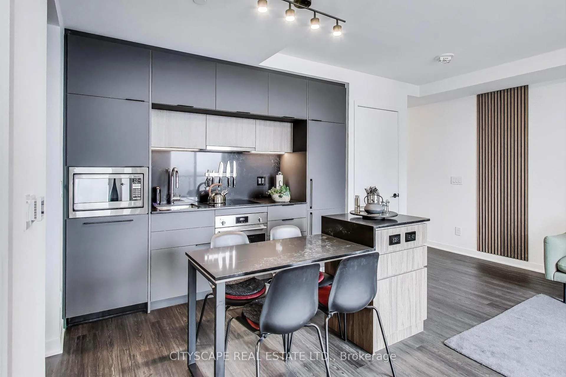 Photo 12 of Unit 1210, 185 Alberta Avenue, Toronto, Oakwood Village — HOMEH