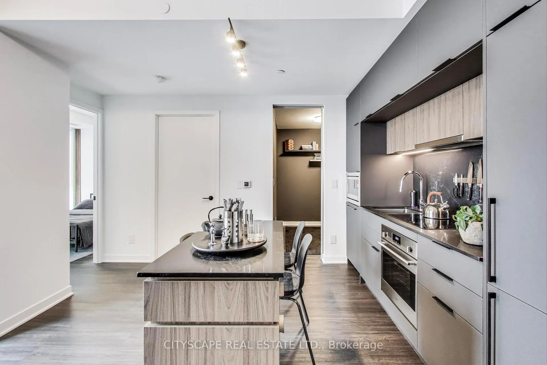 Photo 13 of Unit 1210, 185 Alberta Avenue, Toronto, Oakwood Village — HOMEH