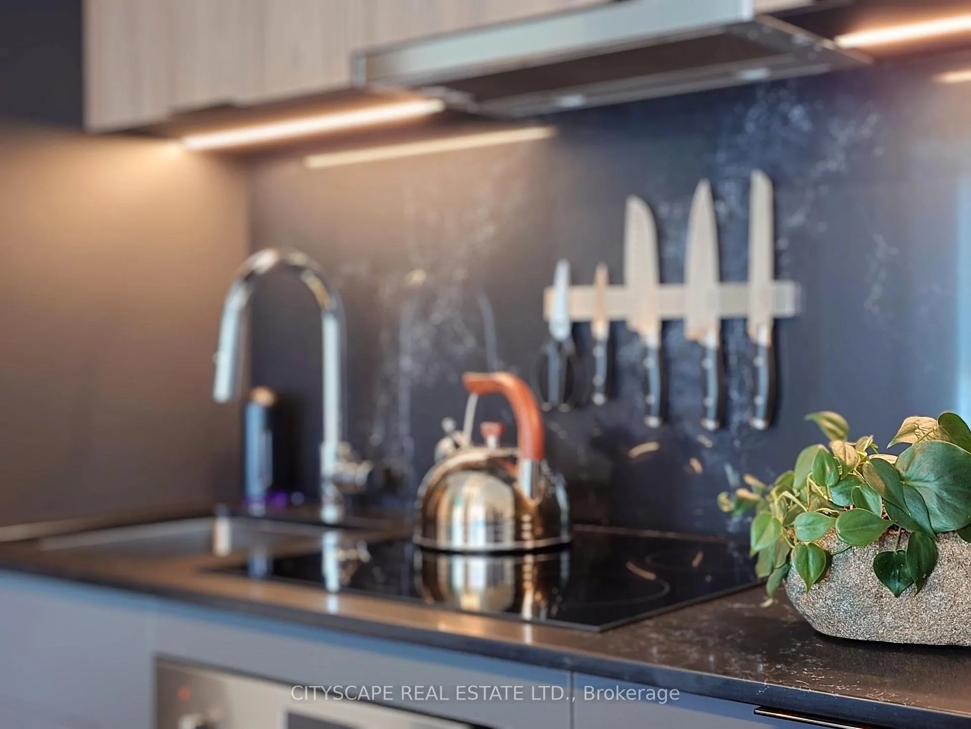 Photo 1 of Unit 1210, 185 Alberta Avenue, Toronto, Oakwood Village — HOMEH