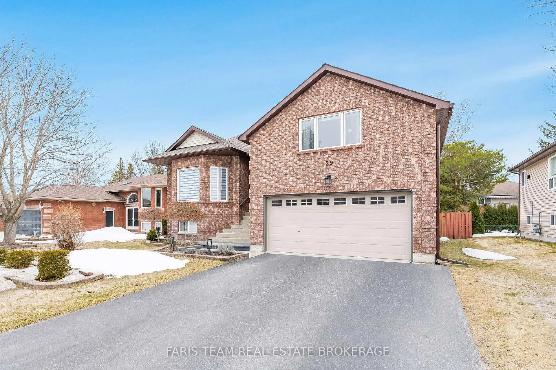 Photo 2 of 29 Riverdale Drive, Wasaga Beach — HOMEH