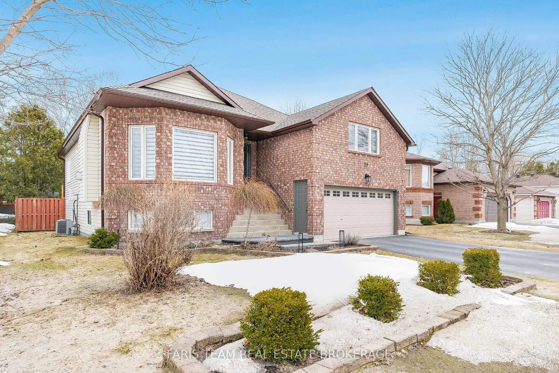 Photo 3 of 29 Riverdale Drive, Wasaga Beach — HOMEH