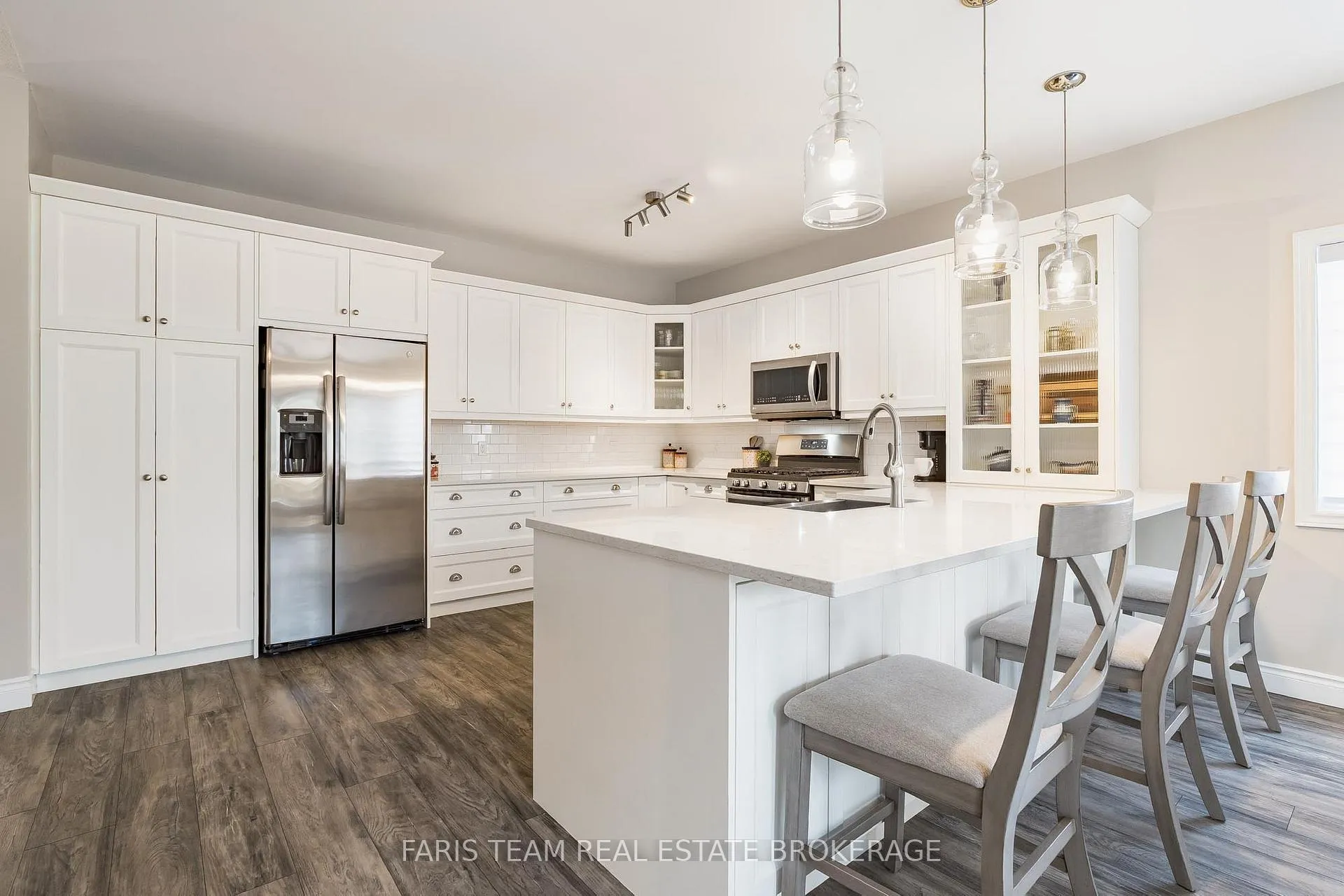 Photo 4 of 29 Riverdale Drive, Wasaga Beach — HOMEH