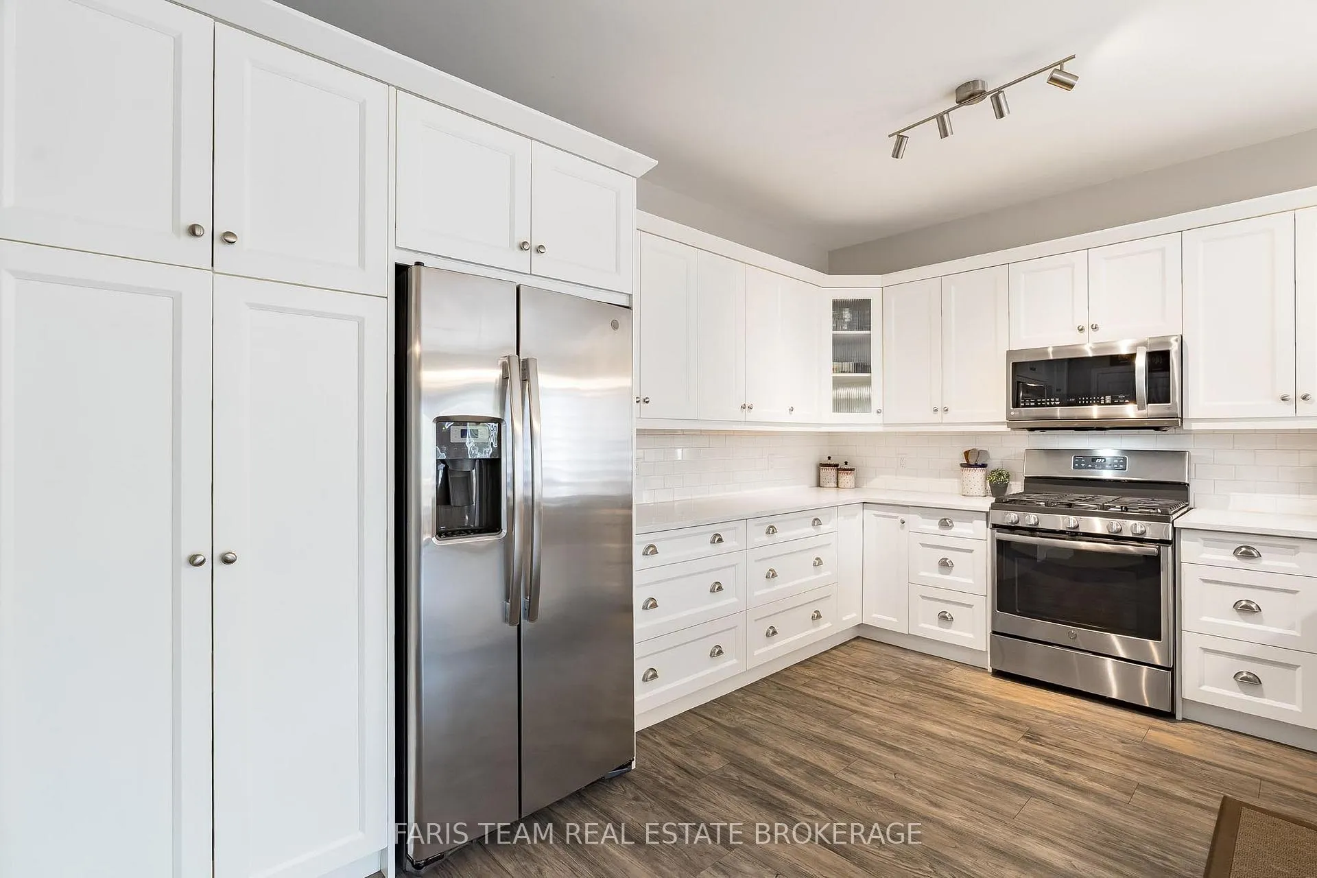 Photo 6 of 29 Riverdale Drive, Wasaga Beach — HOMEH