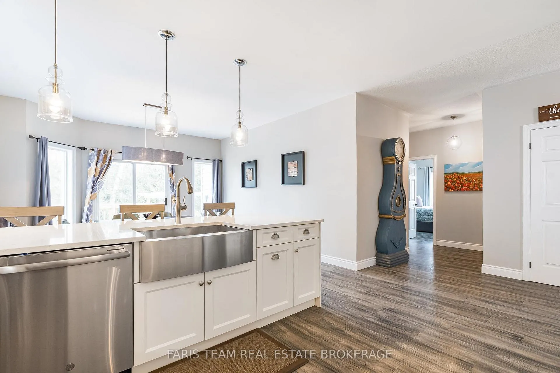 Photo 8 of 29 Riverdale Drive, Wasaga Beach — HOMEH