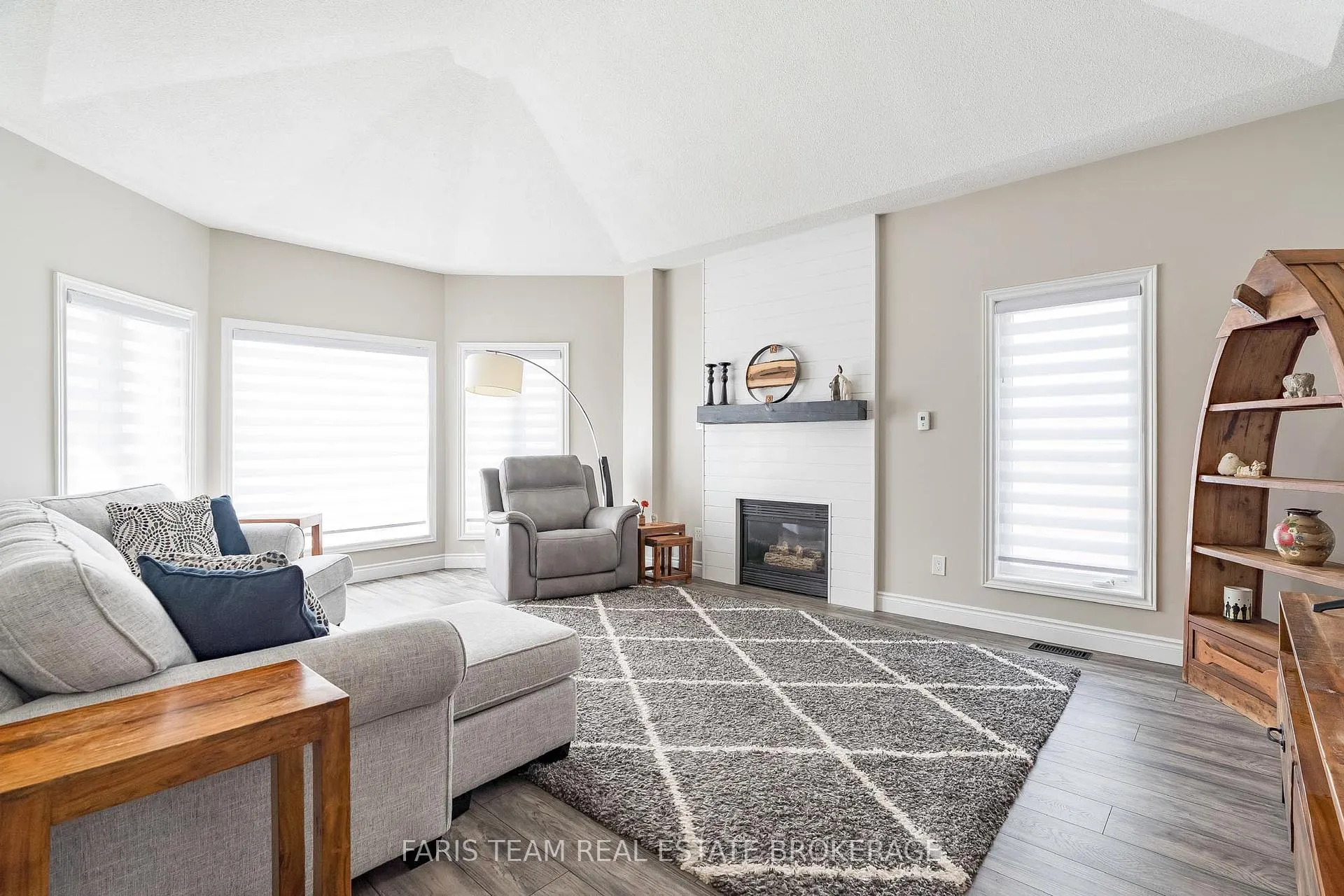Photo 11 of 29 Riverdale Drive, Wasaga Beach — HOMEH