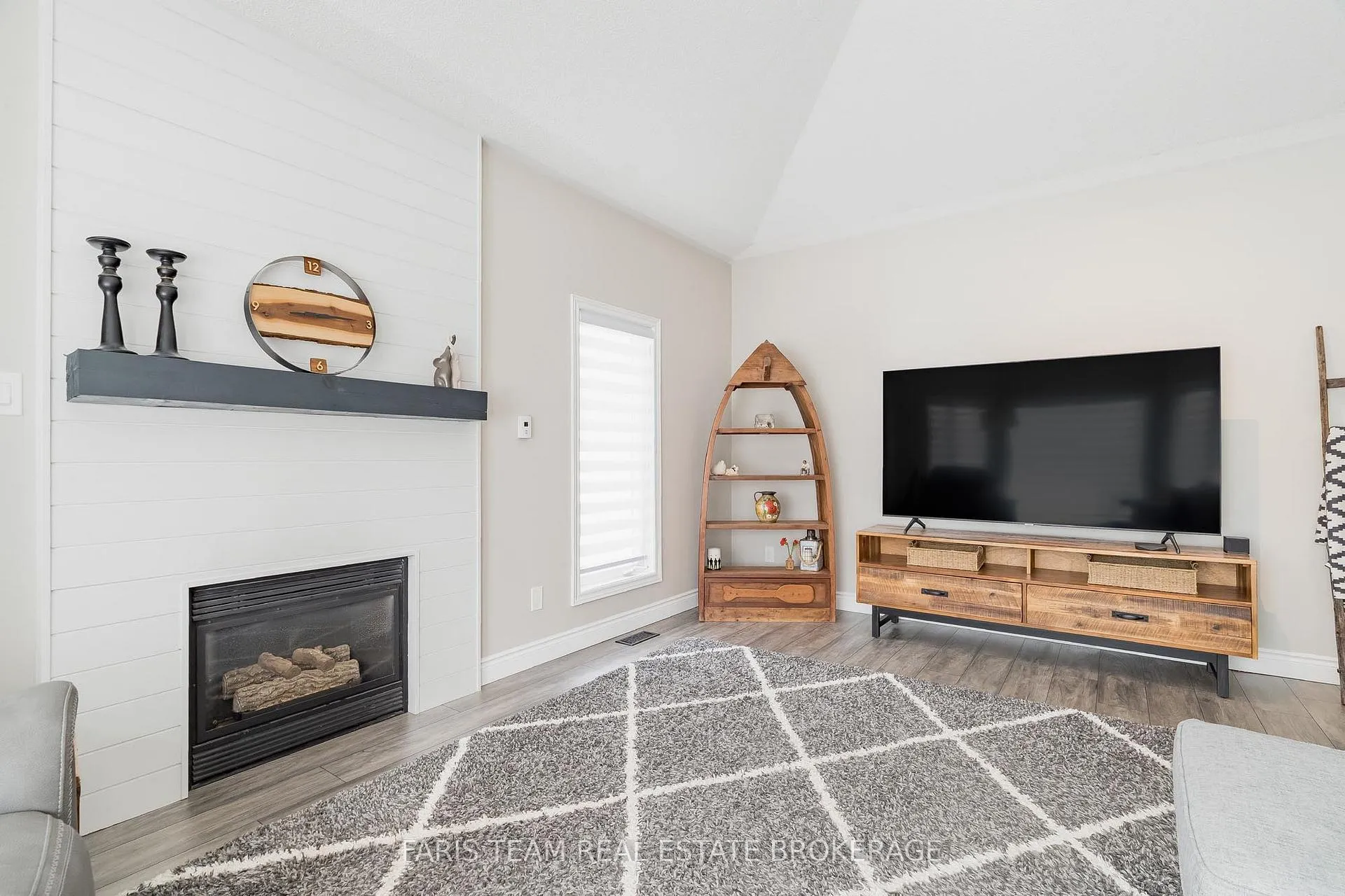 Photo 14 of 29 Riverdale Drive, Wasaga Beach — HOMEH