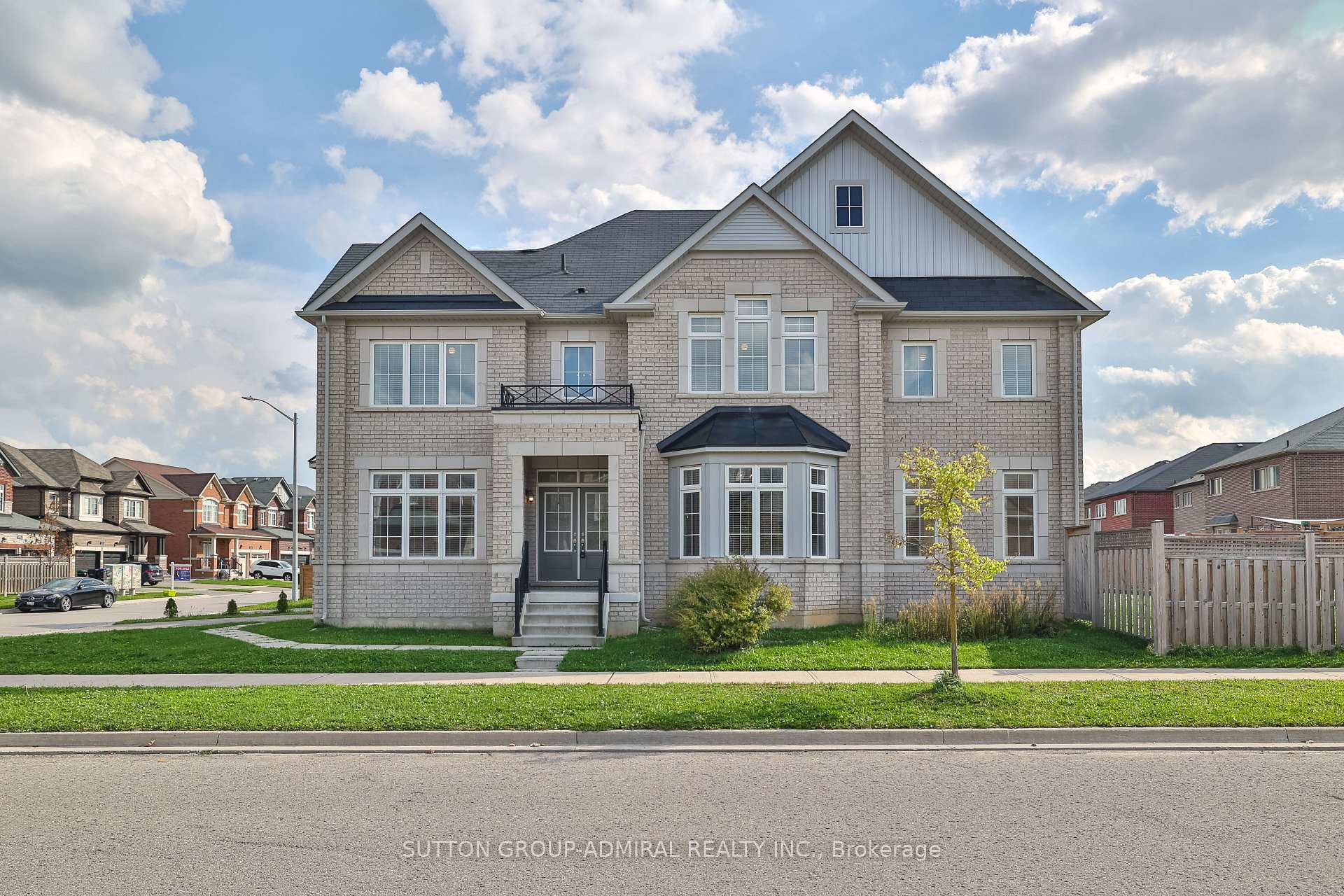 Front of 1417 Farrow Crescent
