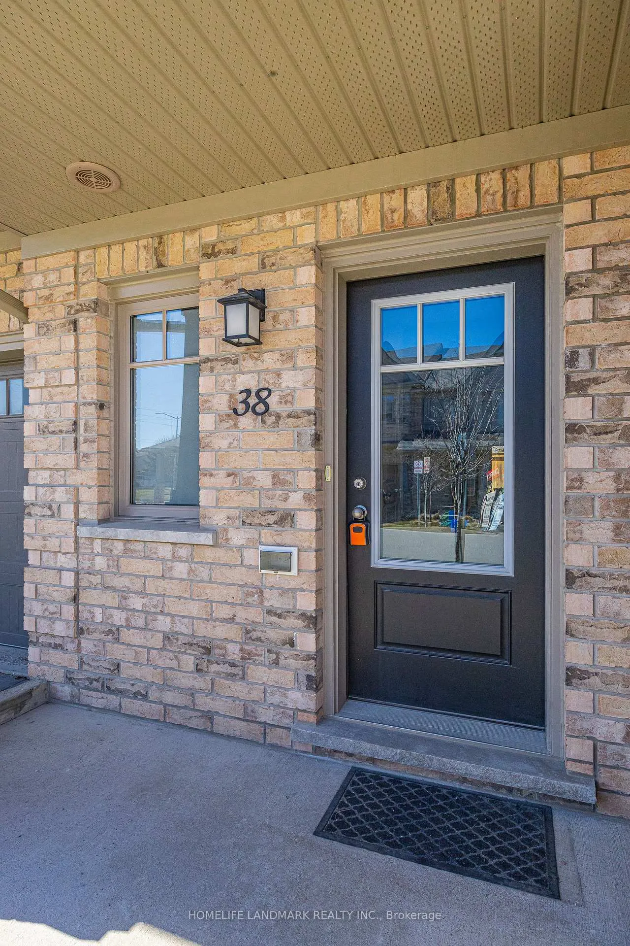 Photo 4 of Unit 38, 2491 Tokala Trail, London, North S — HOMEH