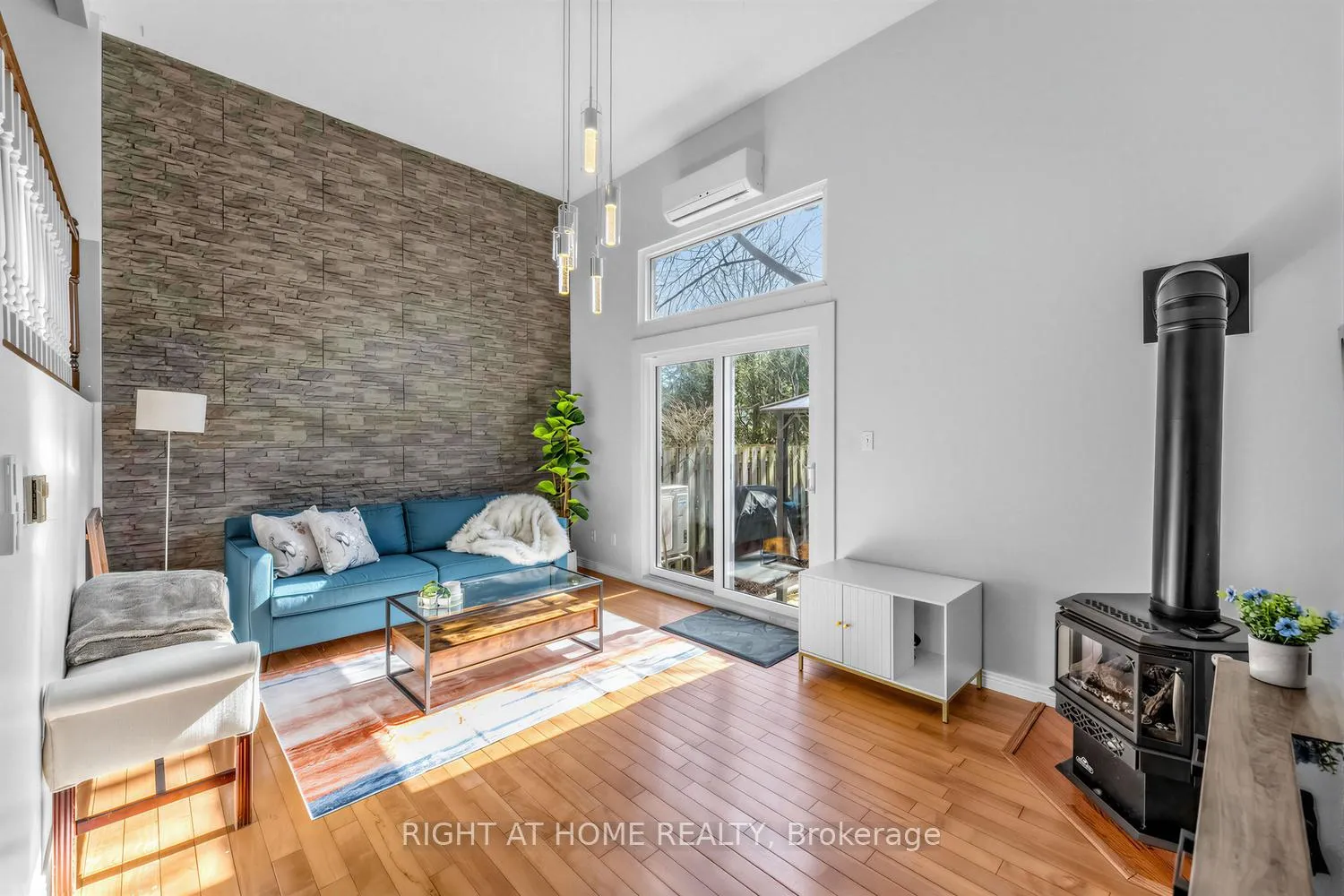 Photo 4 of Unit 3, 2 Worton Avenue, Guelph, Willow West/Sugarbush/West Acres — HOMEH